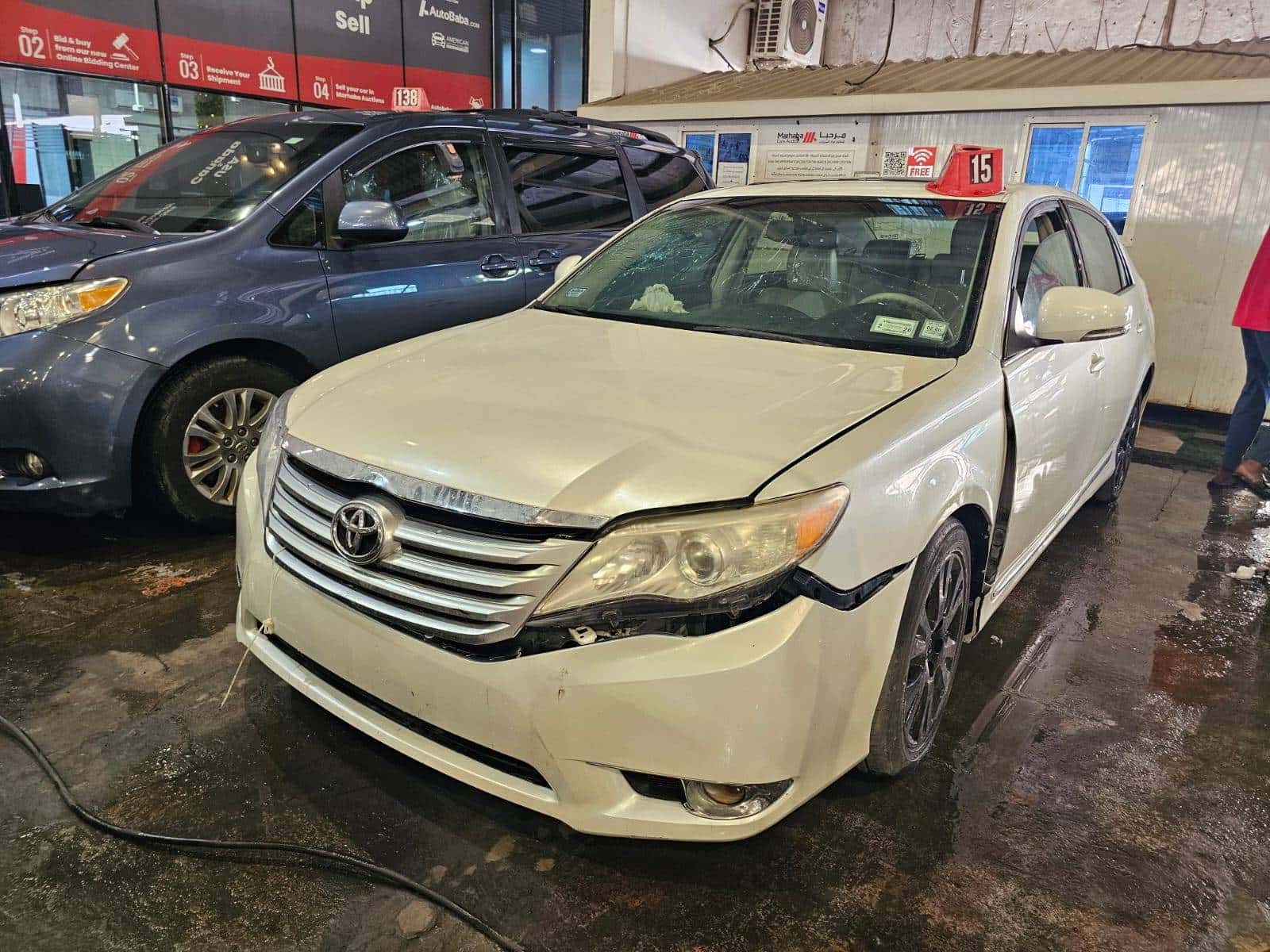 Toyota Avalon 2011 thumbnail 2