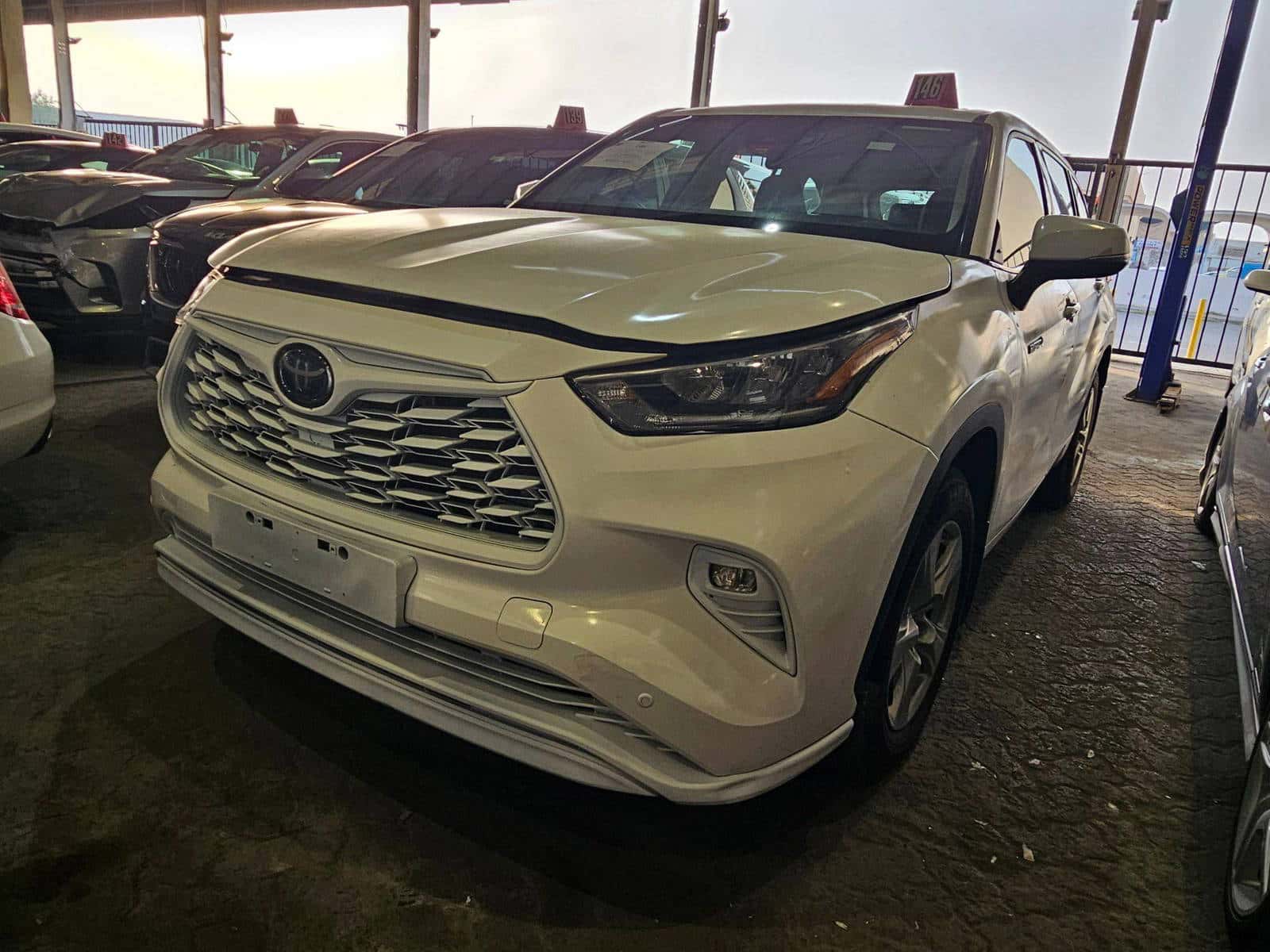 Toyota Highlander 2021 thumbnail 4