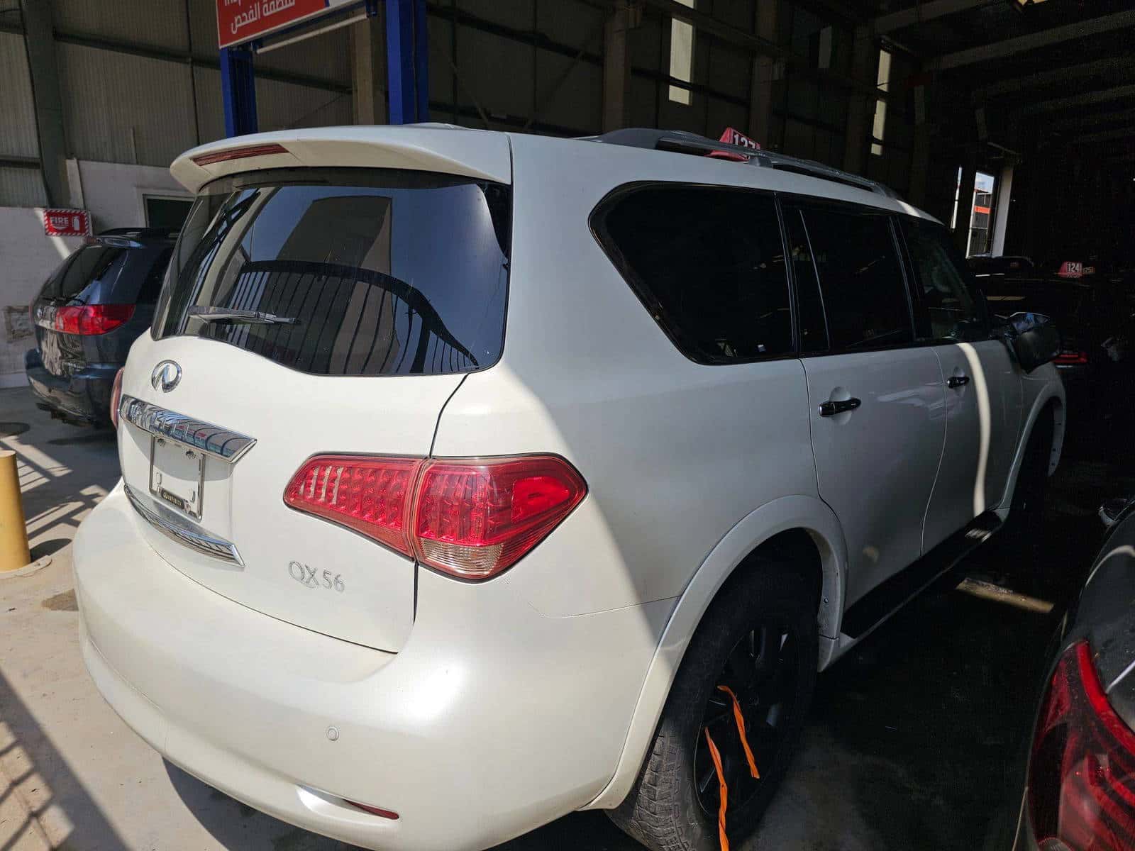 INFINITI QX56 2011 thumbnail 6