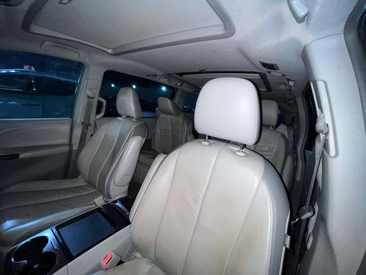 TOYOTA SIENNA 2011 thumbnail 5