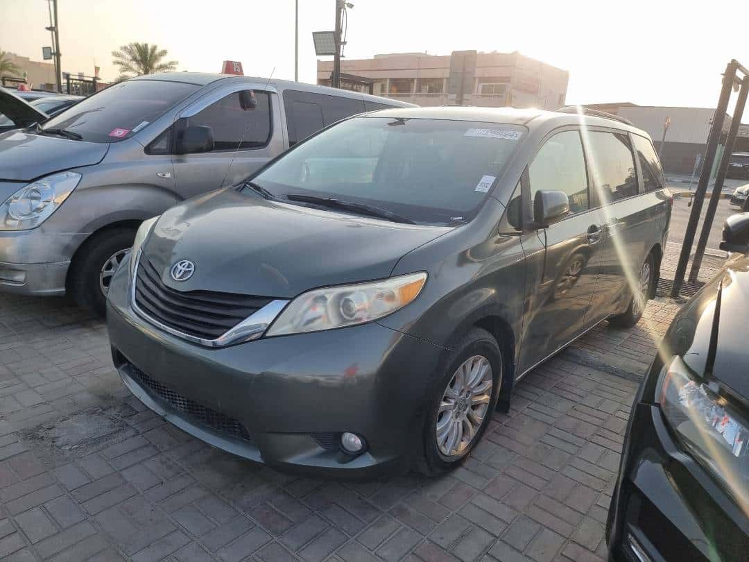 TOYOTA SIENNA - Exterior