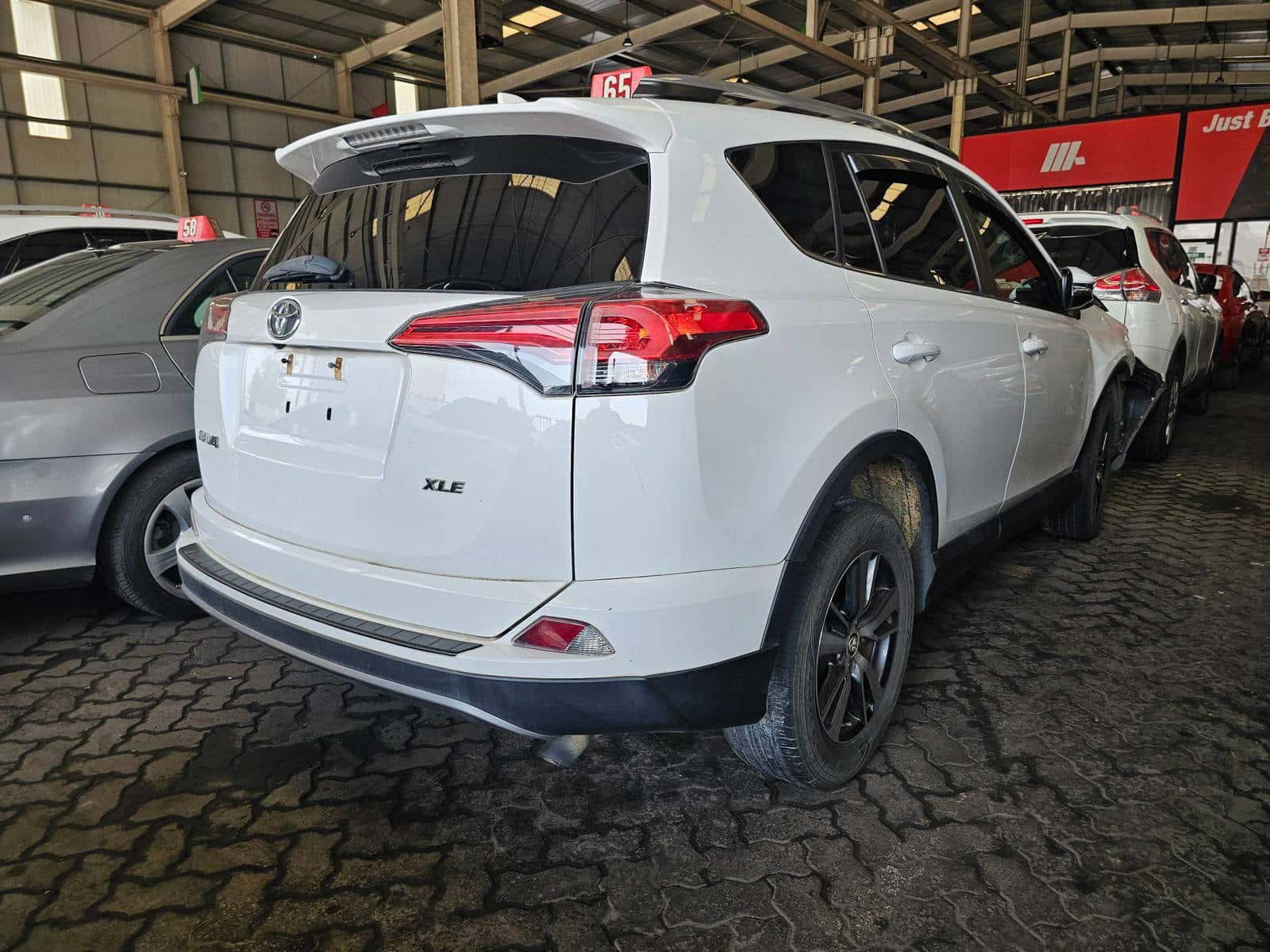 TOYOTA RAV4 2018 thumbnail 3