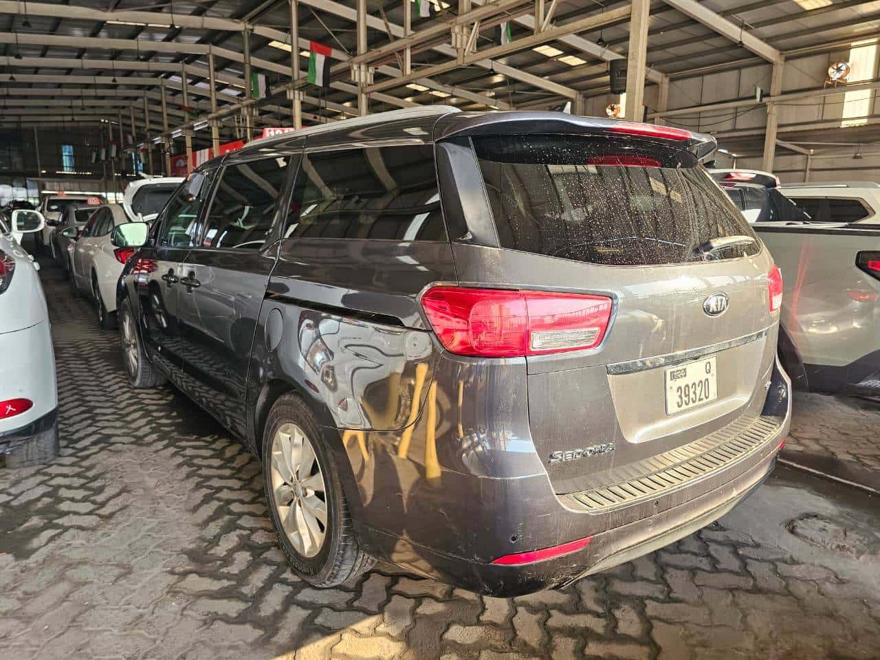 Kia Sedona 2018 thumbnail 1