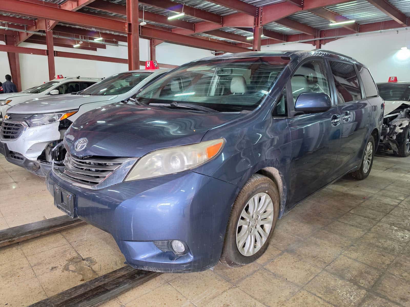 Toyota Sienna 2015 thumbnail 2