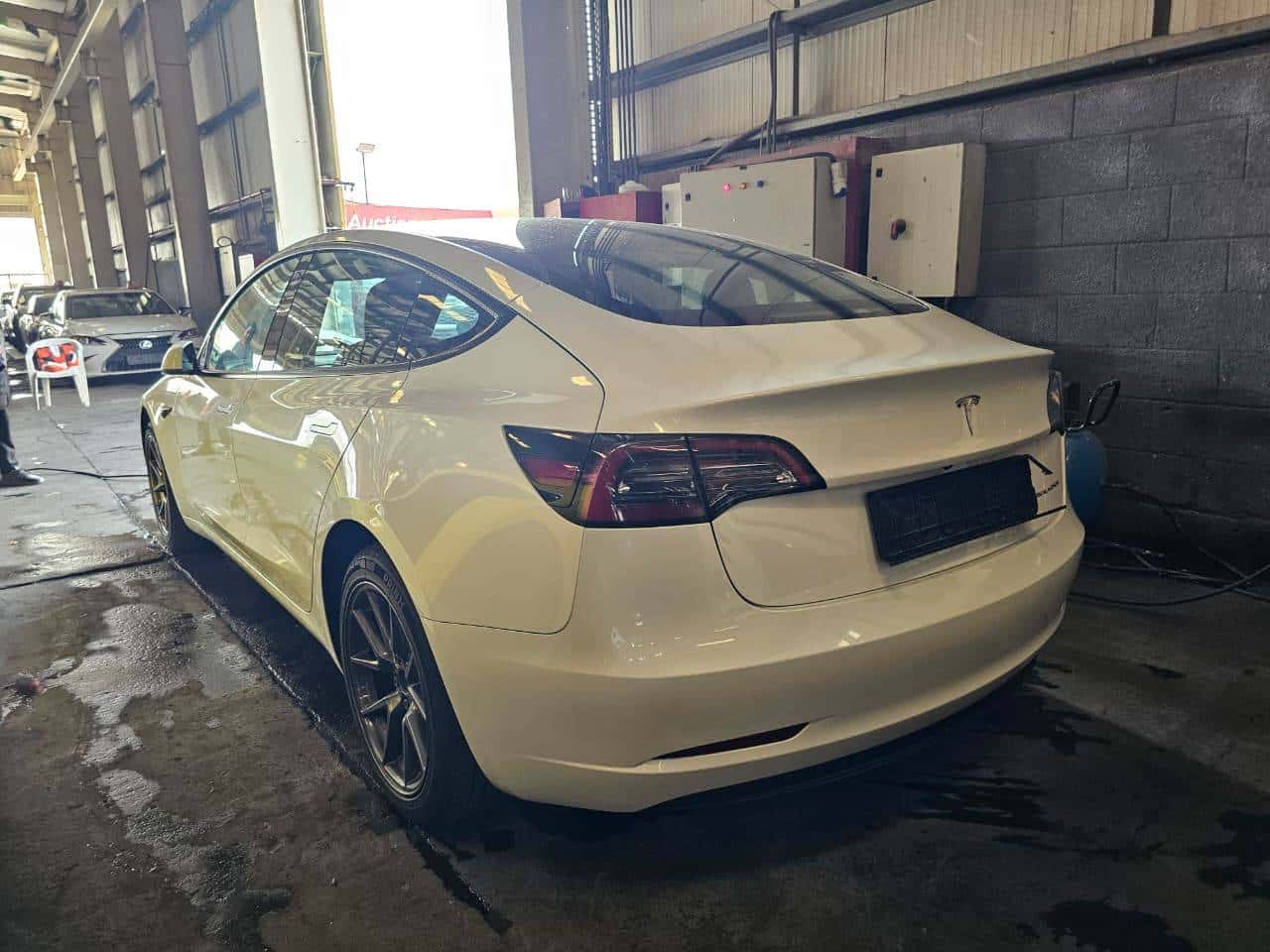 Tesla Model 3 2023 thumbnail 2