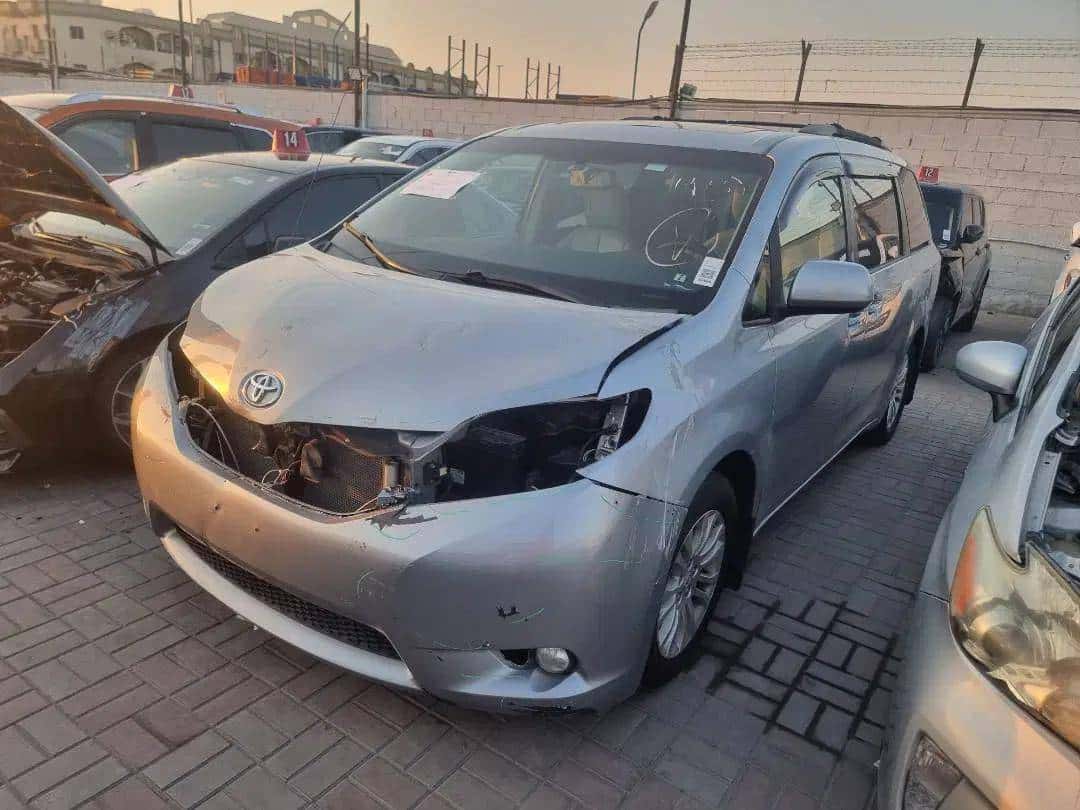 TOYOTA SIENNA 2014 thumbnail 7