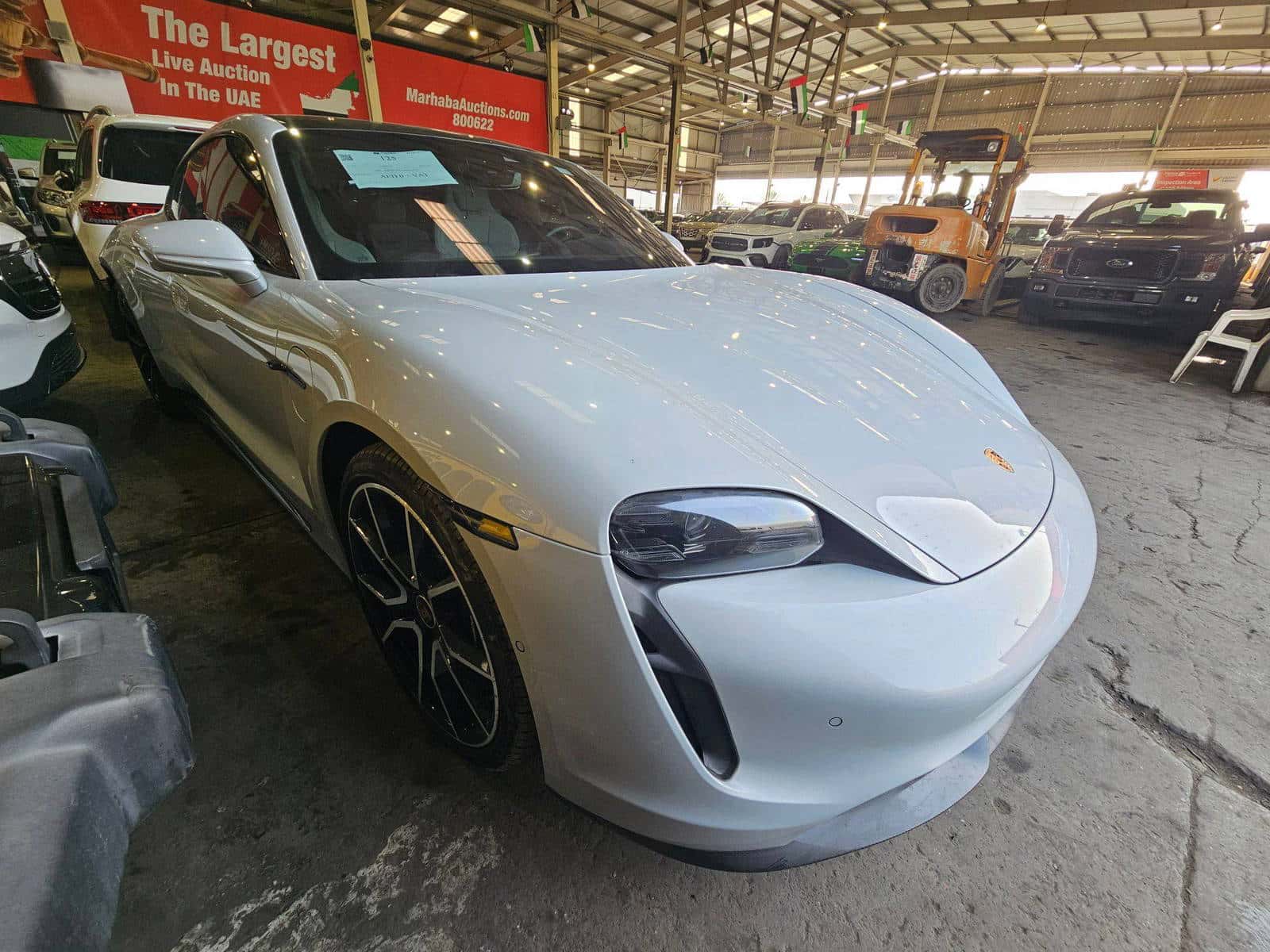 Porsche Taycan 2023 thumbnail 3