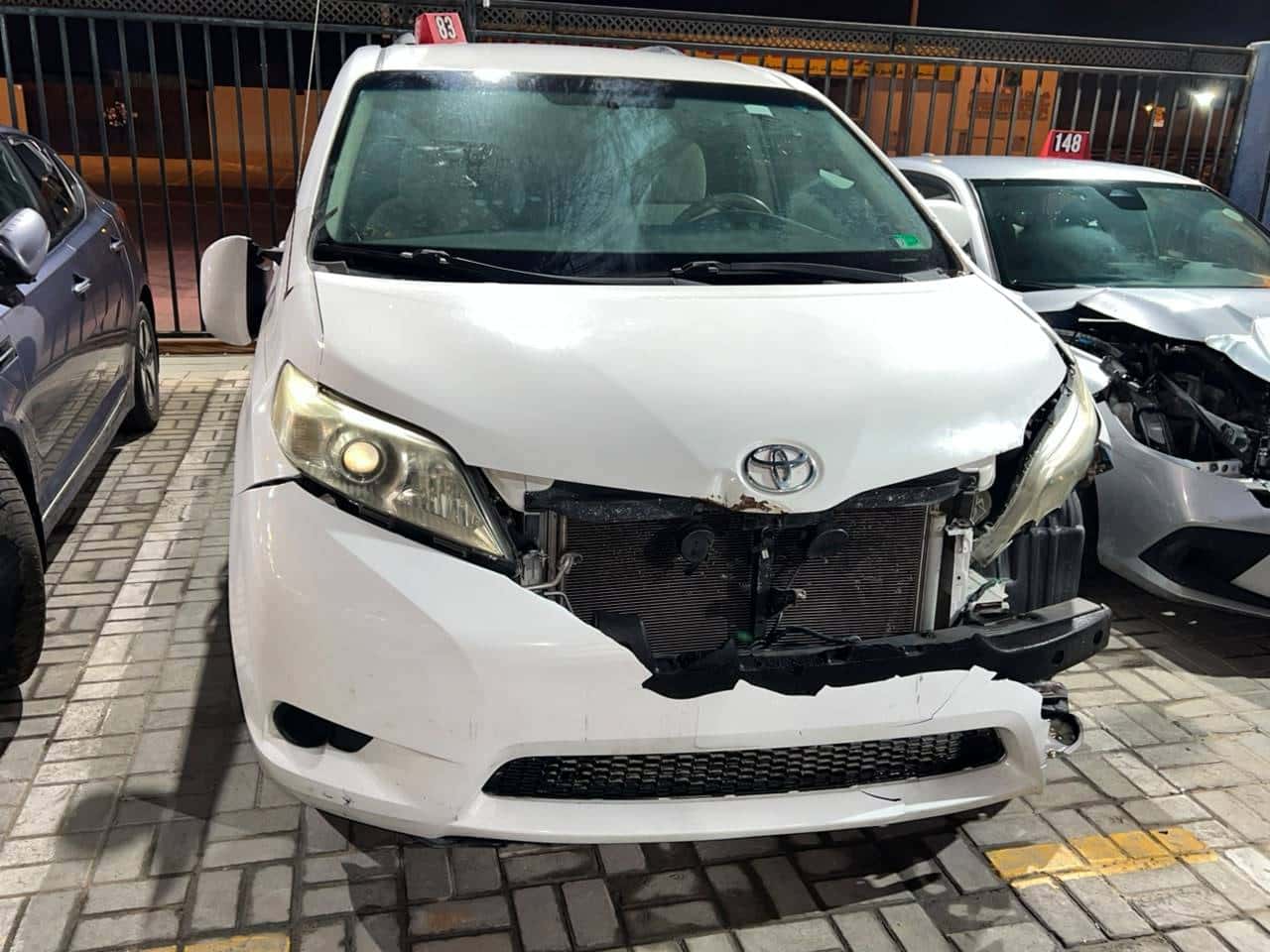 Toyota Sienna 2011 thumbnail 6