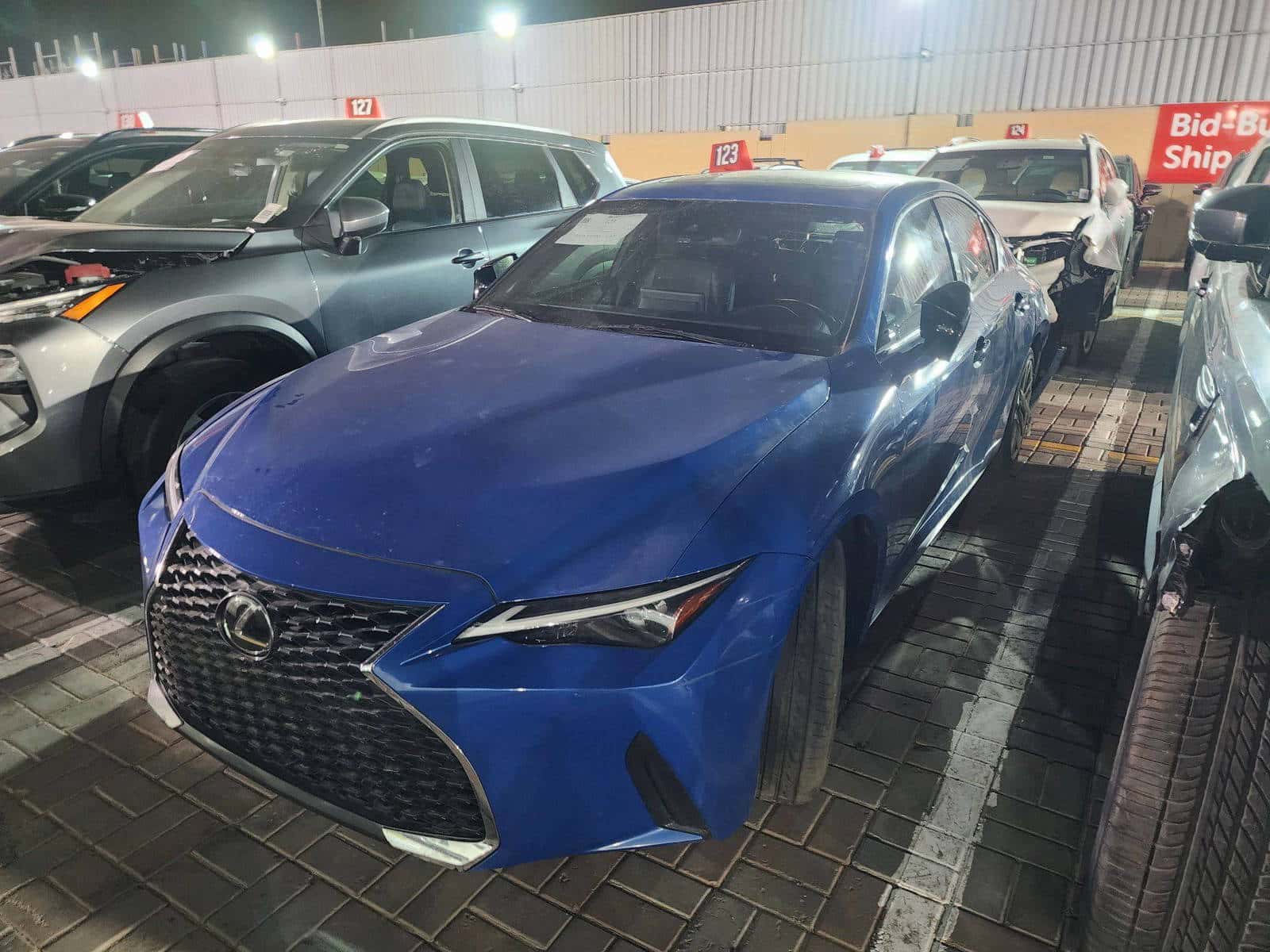 LEXUS IS 300 2021 thumbnail 2