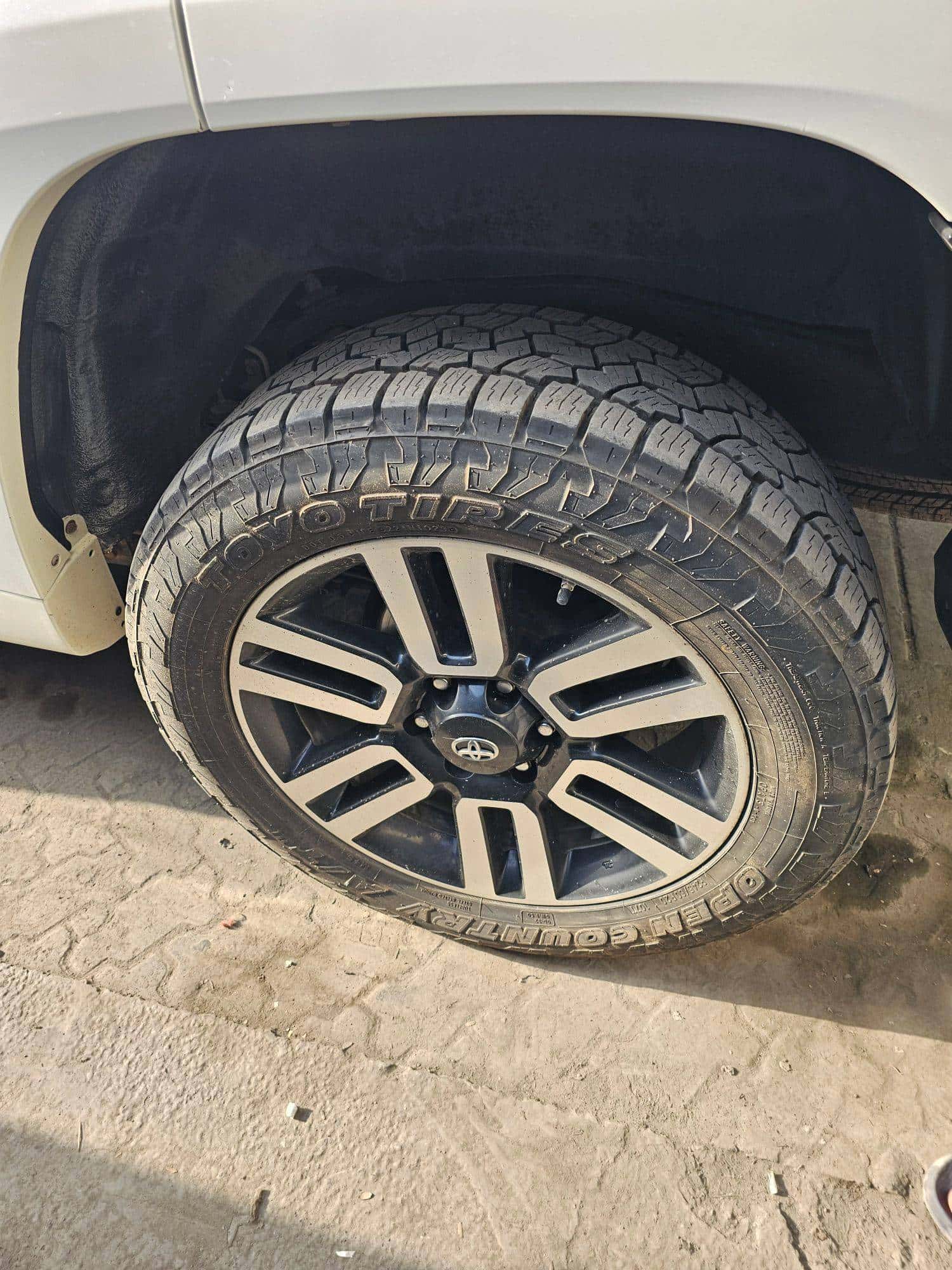 TOYOTA 4RUNNER SR5 - Exterior
