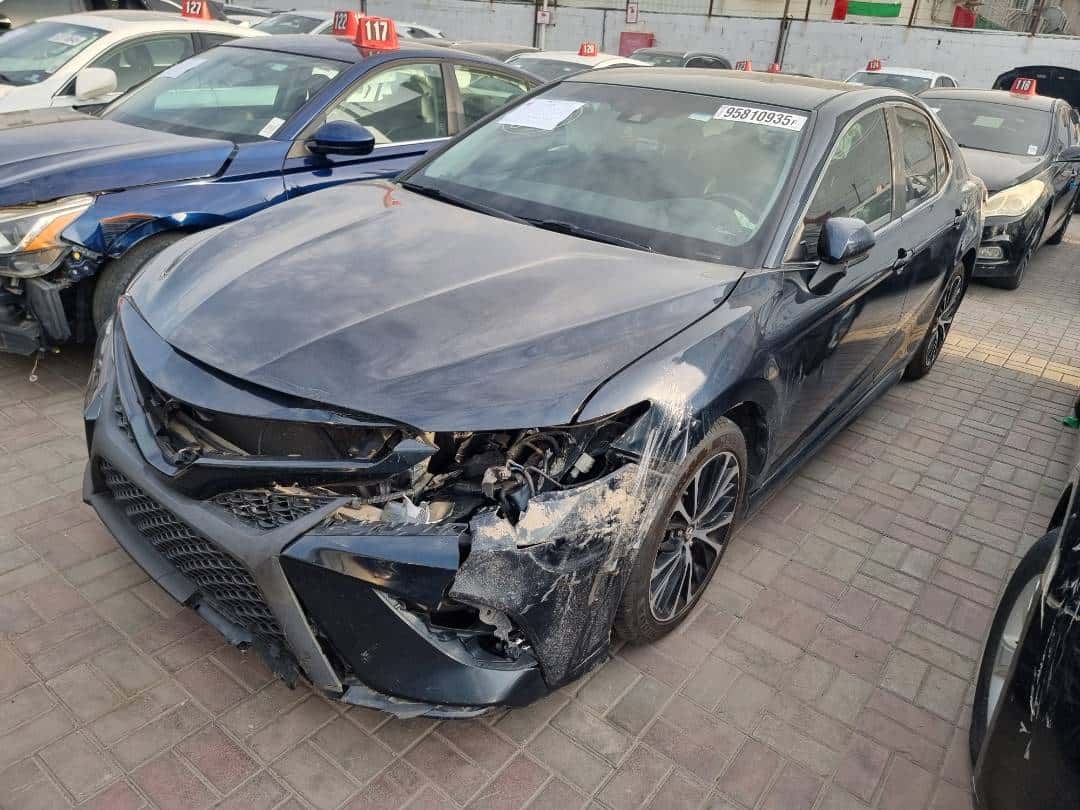 Toyota Camry 2018 thumbnail 3
