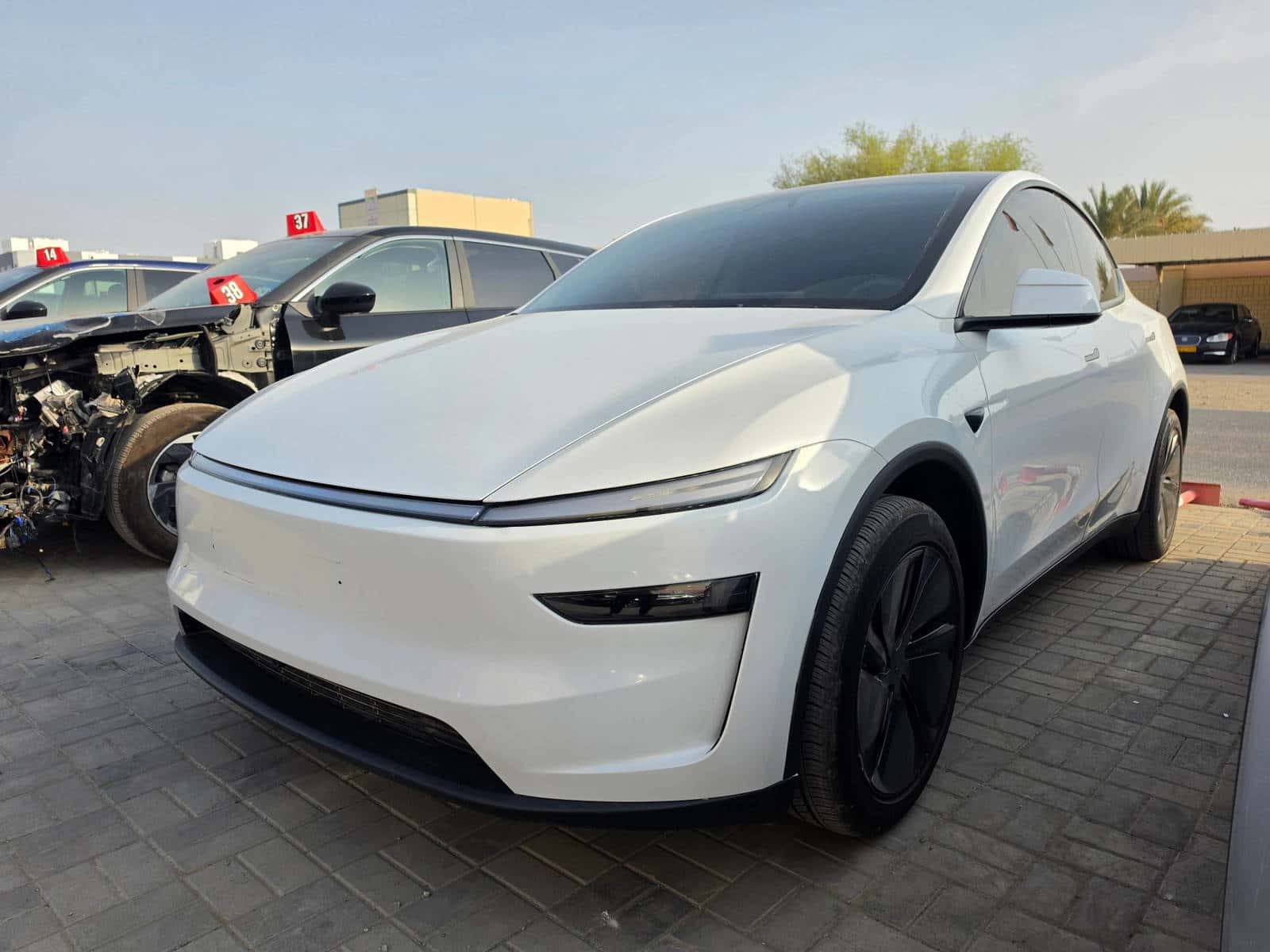 Tesla Model Y 2026 thumbnail 2