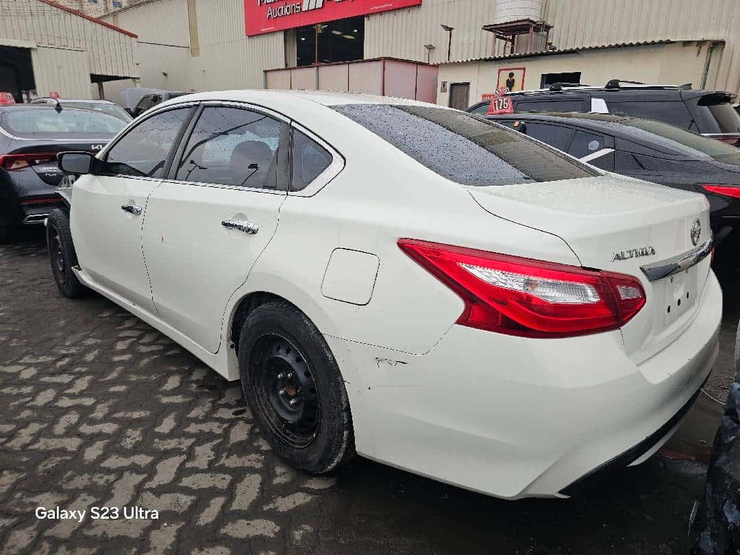 NISSAN ALTIMA - Exterior