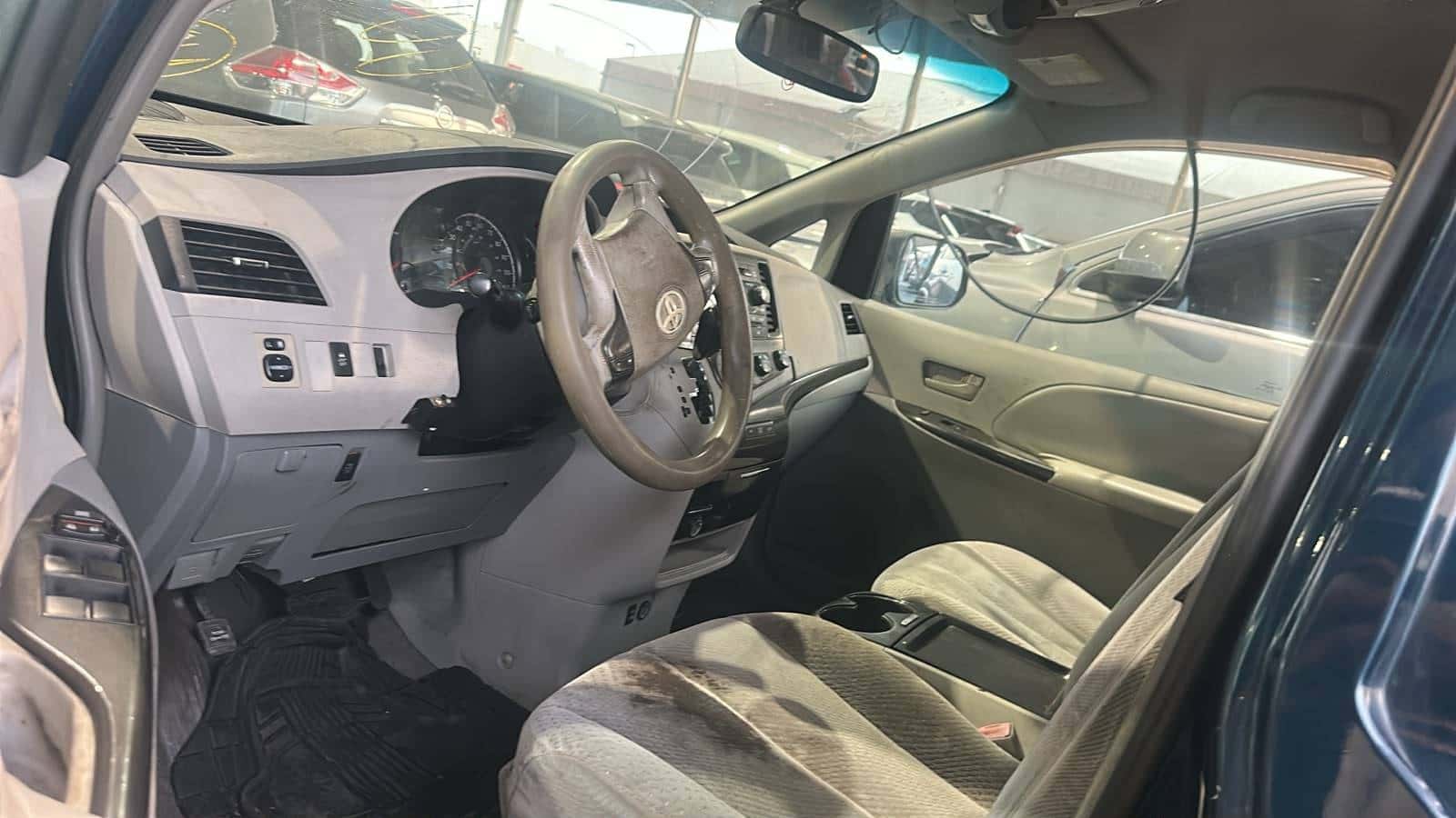 Toyota Sienna 2011 thumbnail 6