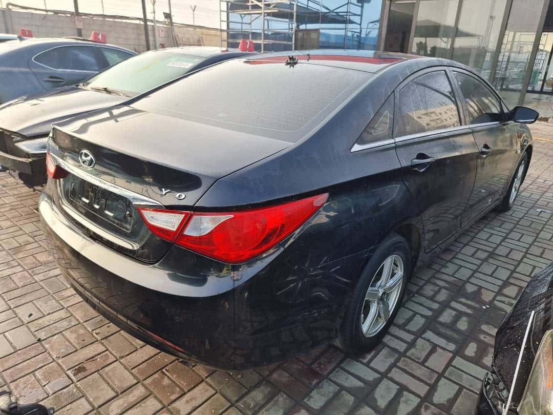 Hyundai Sonata 2011 thumbnail 4