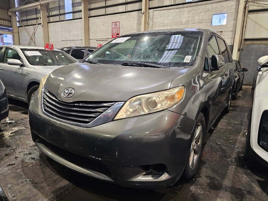 TOYOTA SIENNA 2012 thumbnail 1