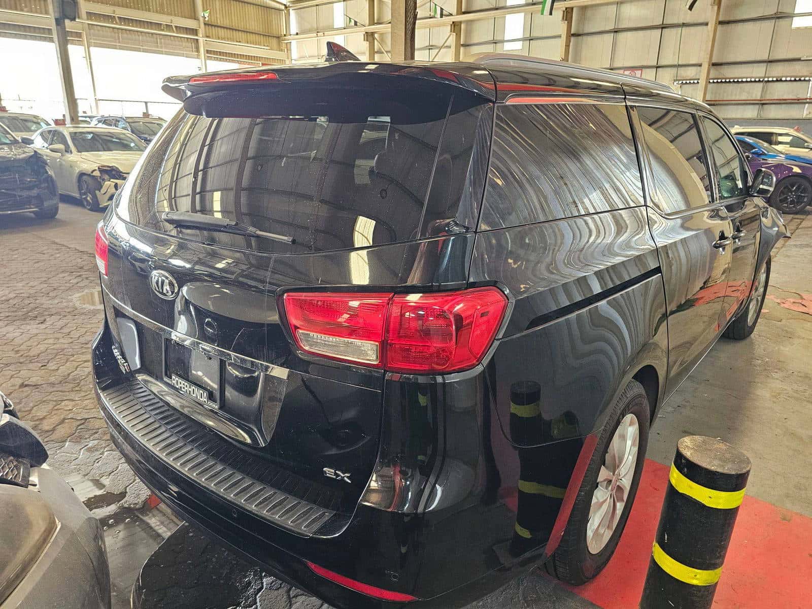 KIA SEDONA 2017 thumbnail 6