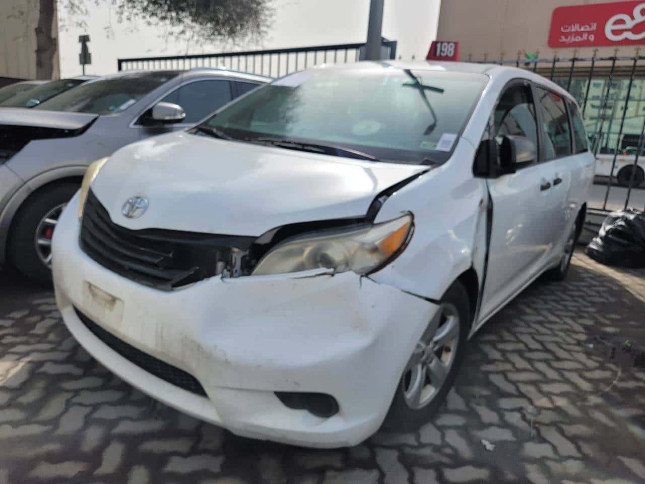Toyota Sienna 2014 thumbnail 2