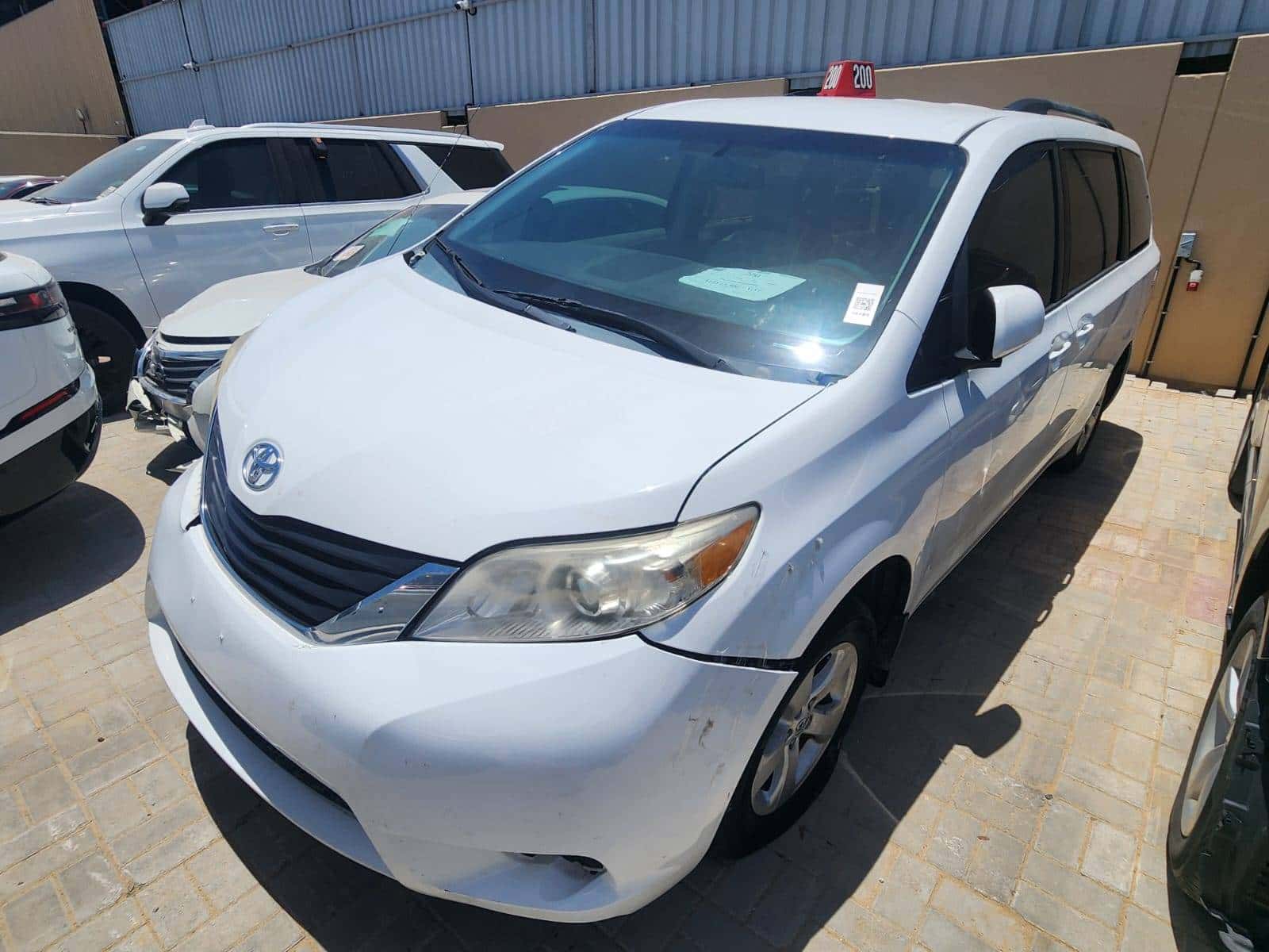 TOYOTA SIENNA 2013 thumbnail 2