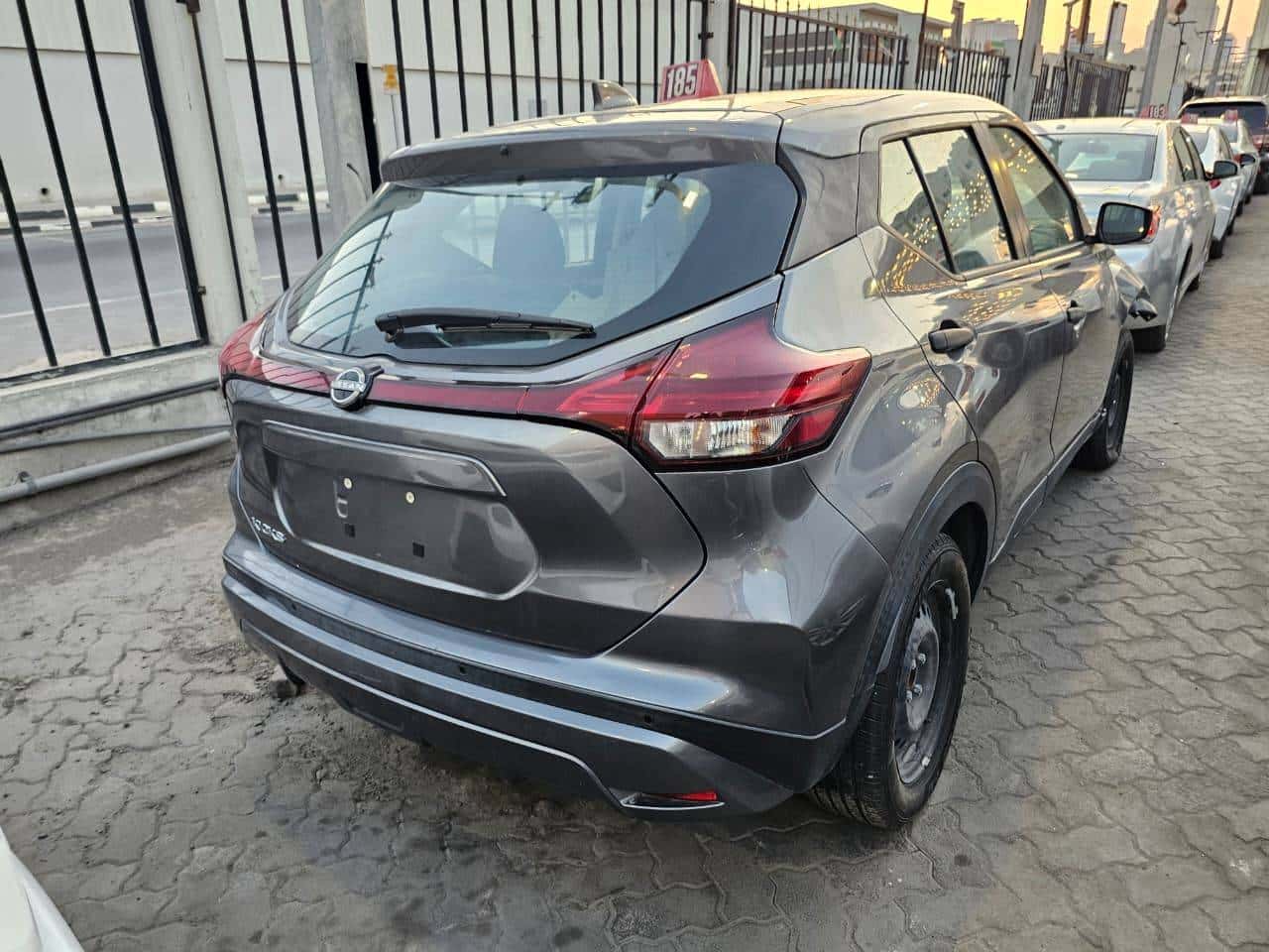 Nissan Kicks 2023 thumbnail 4