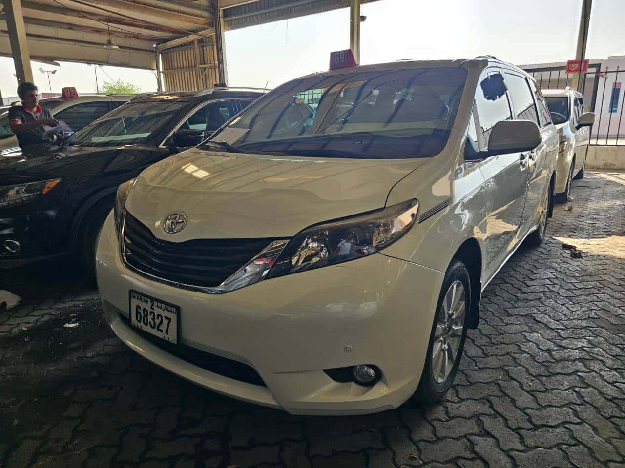 Toyota Sienna 2011 thumbnail 3