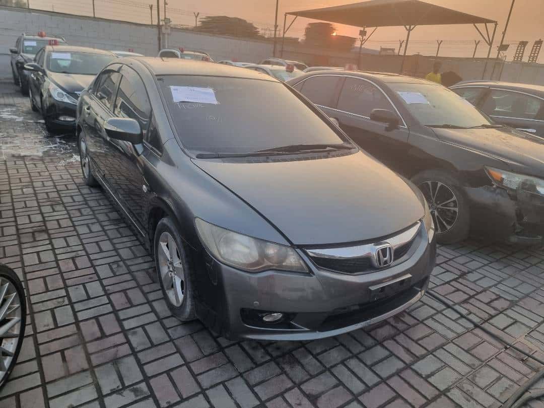 Honda Civic 2011 thumbnail 2