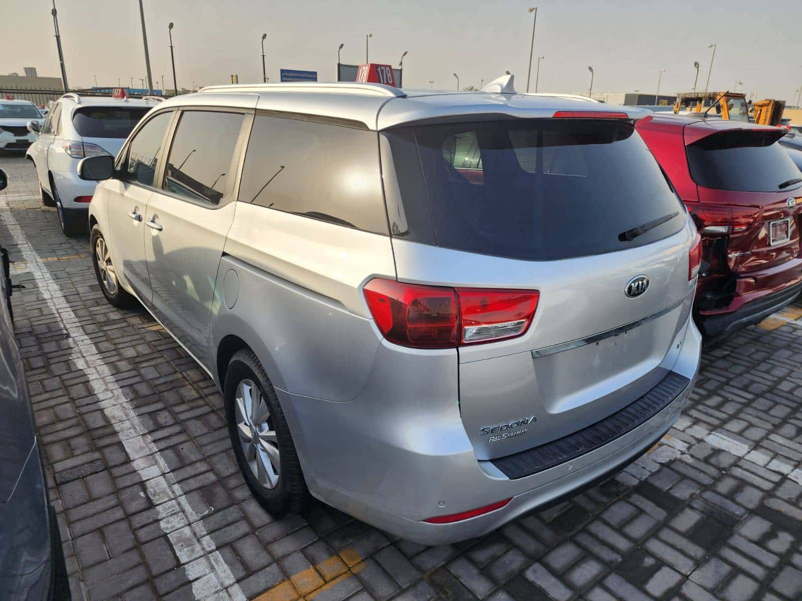 KIA SEDONA 2016 thumbnail 2