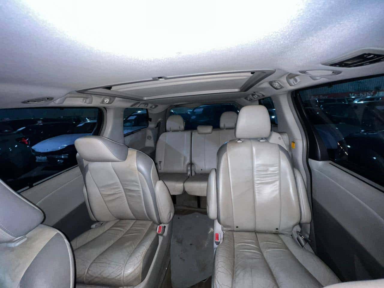 TOYOTA SIENNA 2011 thumbnail 3