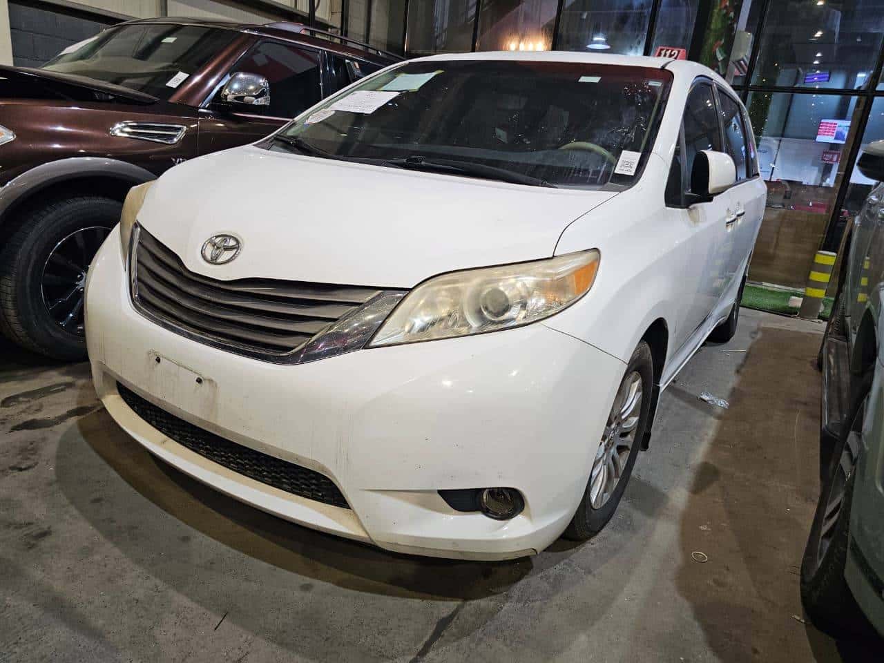 TOYOTA SIENNA 2011 thumbnail 3