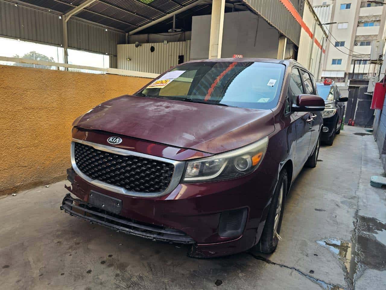 Kia Sedona 2015 thumbnail 2