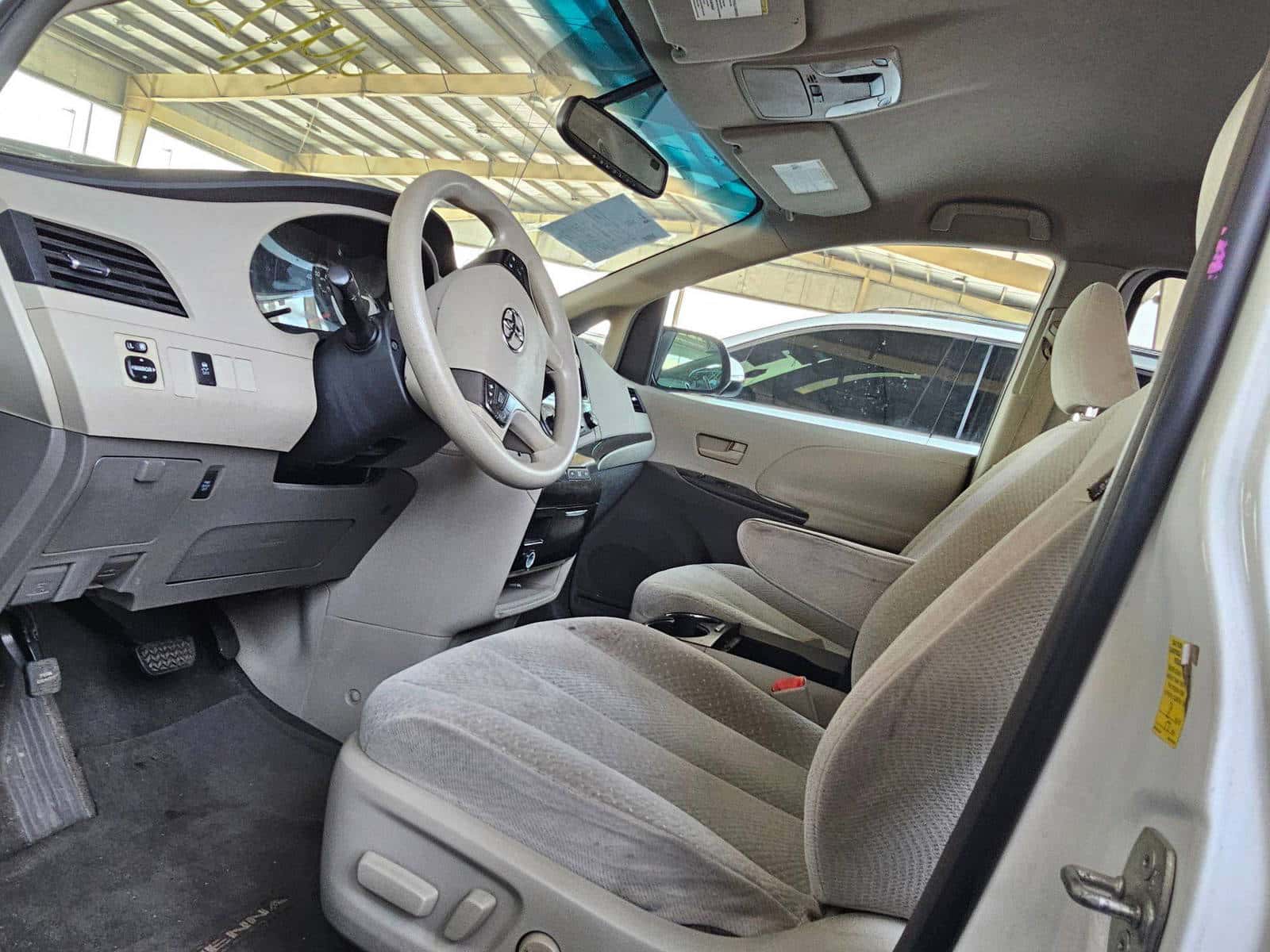 Toyota Sienna 2011 thumbnail 7