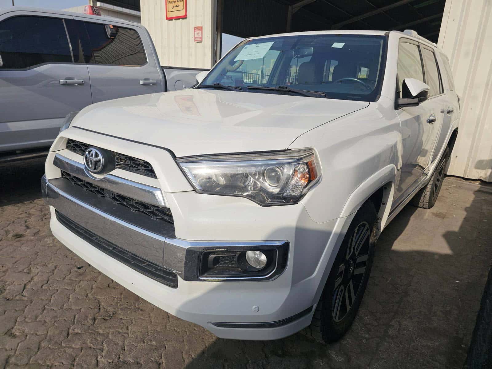 TOYOTA 4RUNNER SR5 - Exterior