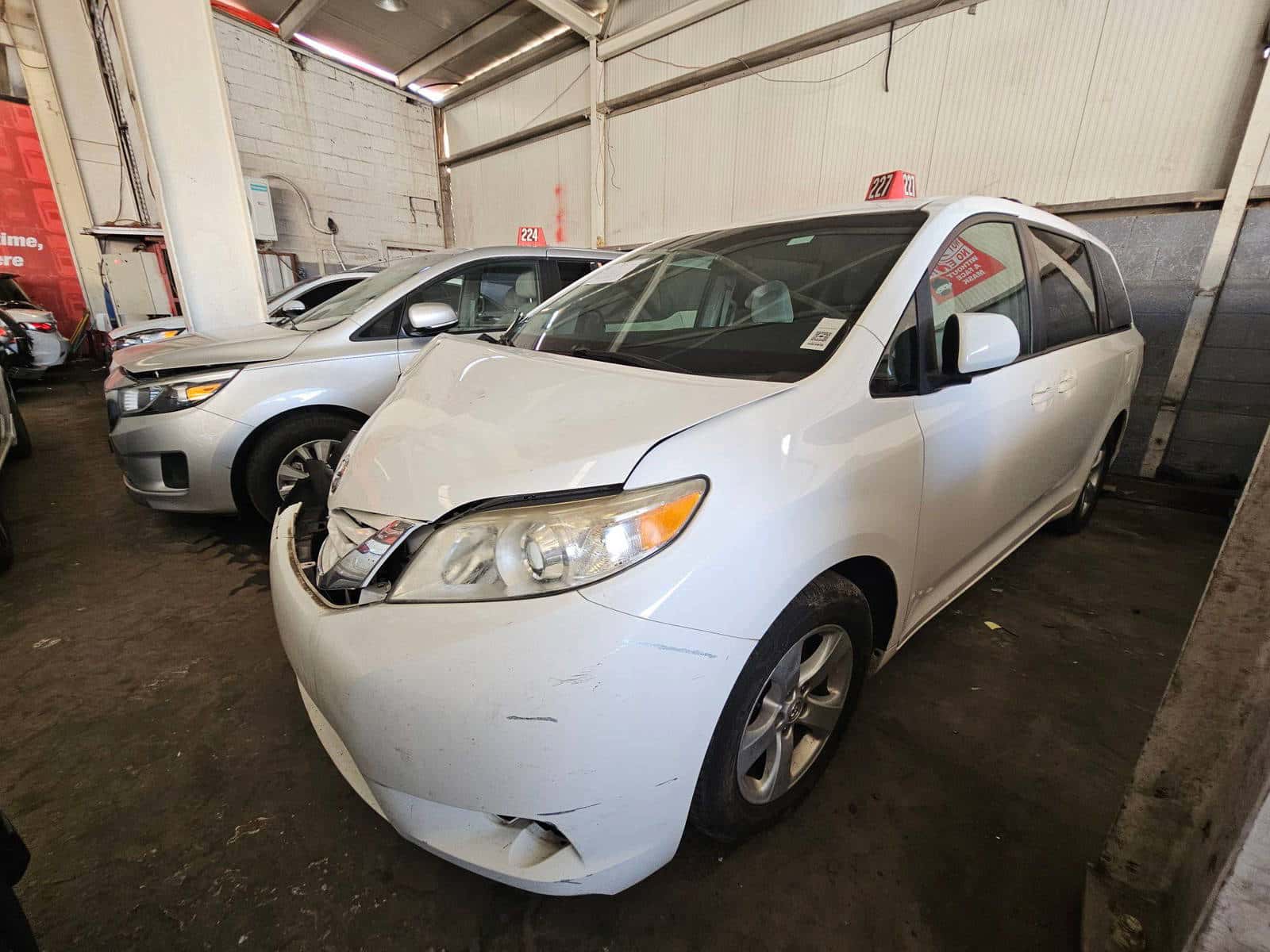 Toyota Sienna 2016 thumbnail 3