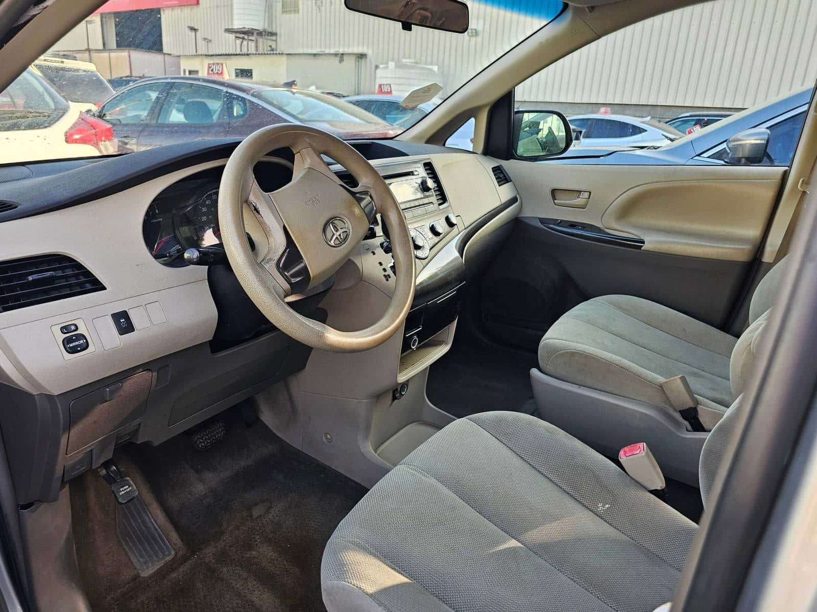 TOYOTA SIENNA 2011 thumbnail 7