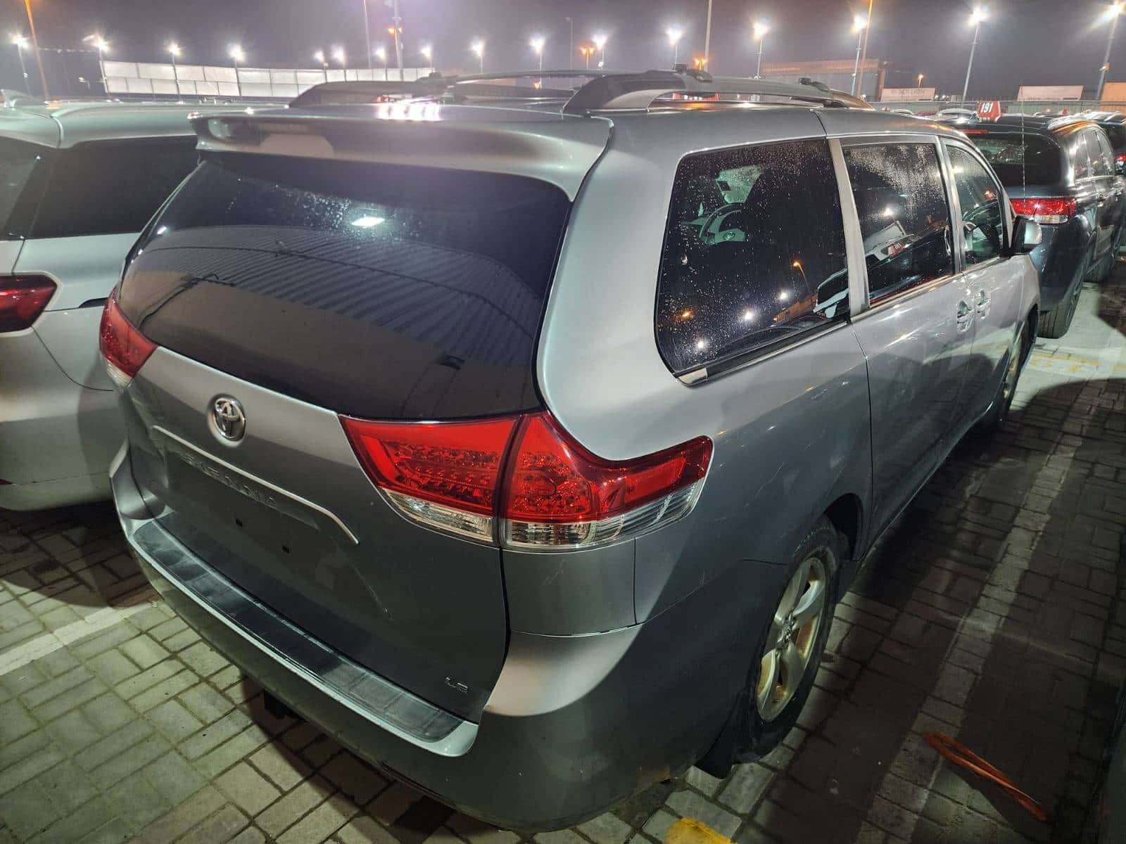 TOYOTA SIENNA 2011 thumbnail 4