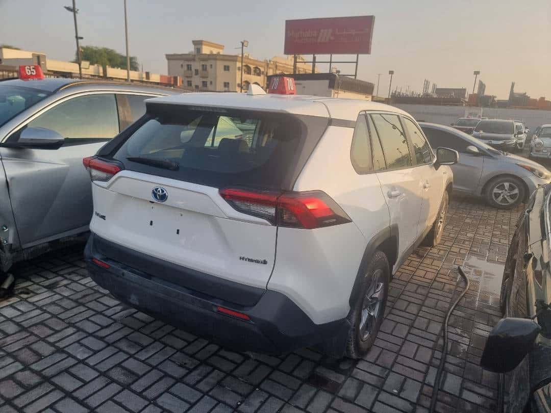 Toyota RAV4 2024 thumbnail 4