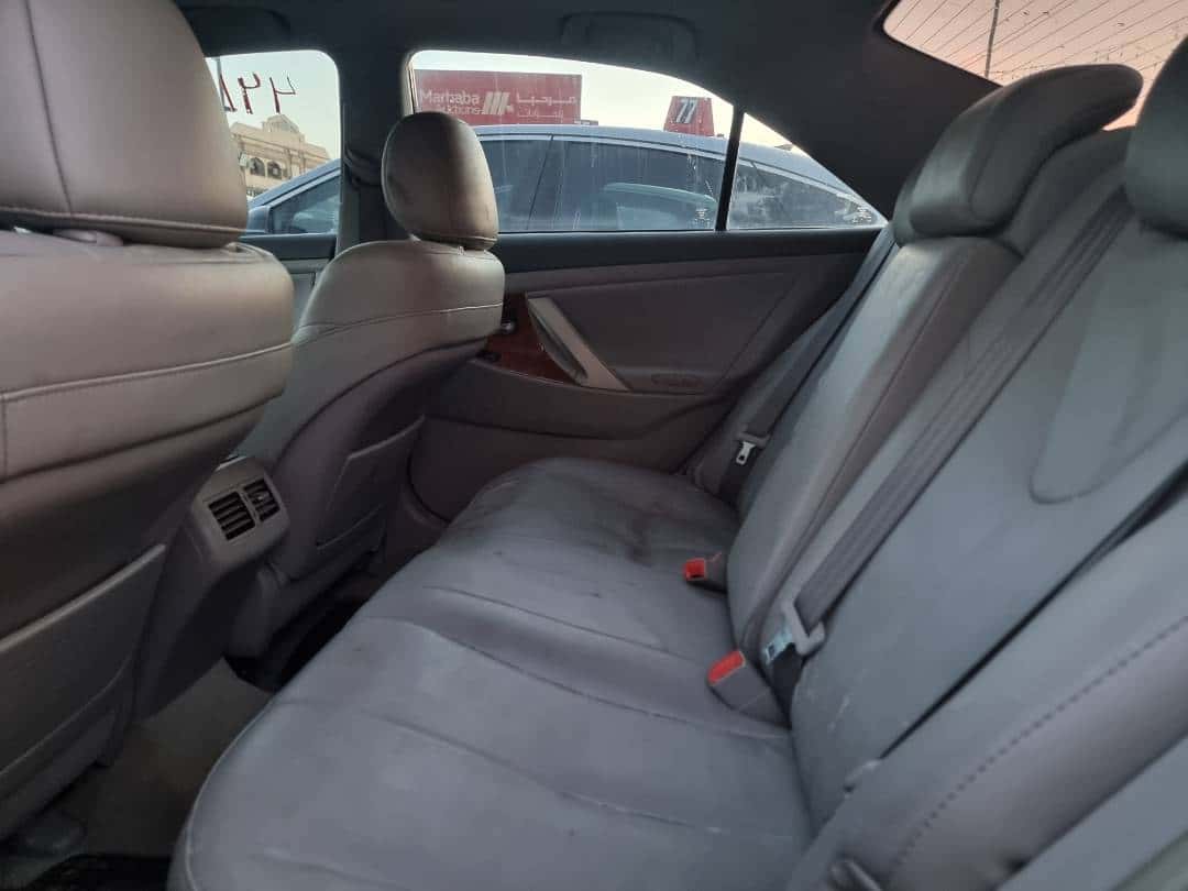 2011 Toyota Camry thumbnail 2