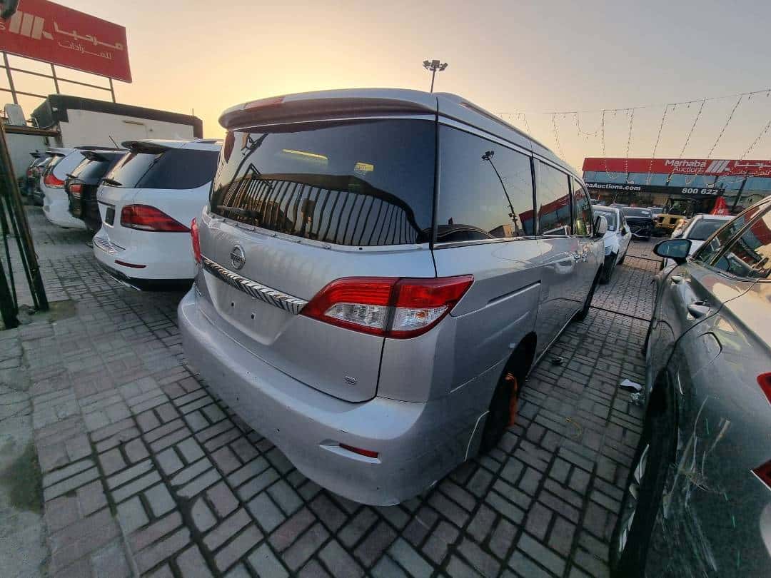 Nissan Quest 2012 thumbnail 3