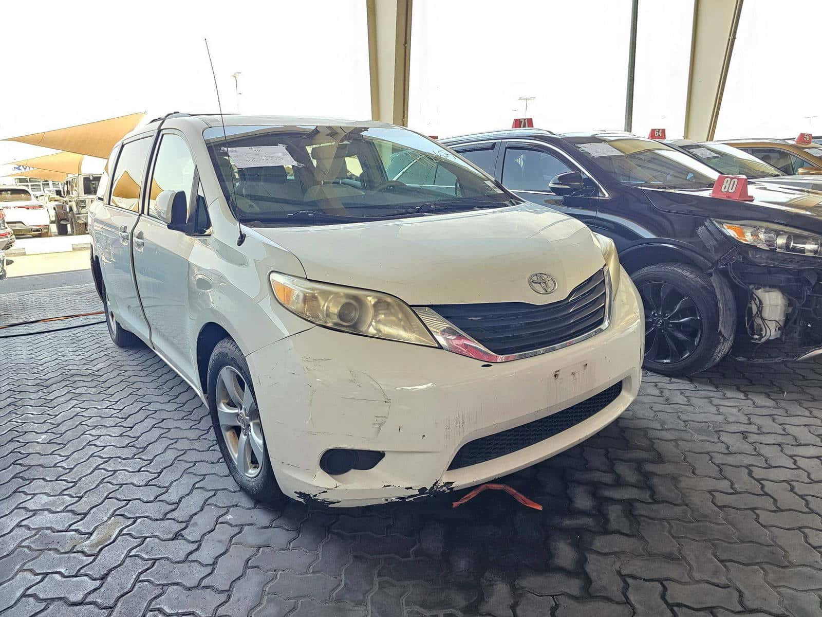 Toyota Sienna 2011 thumbnail 3