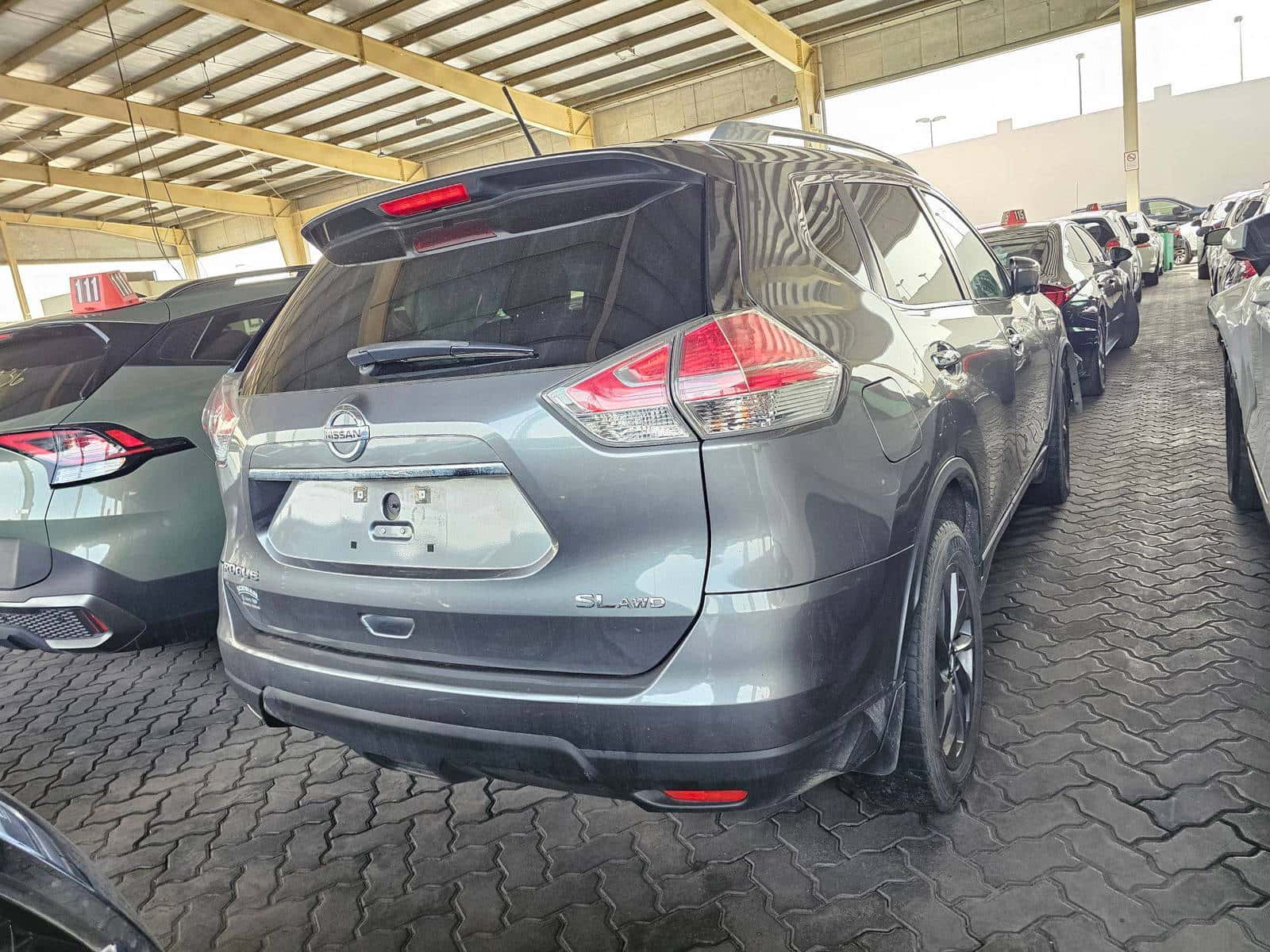 Nissan Rogue 2016 thumbnail 2
