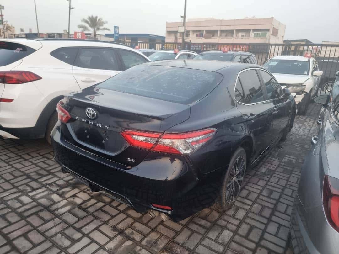 Toyota Camry 2018 thumbnail 3