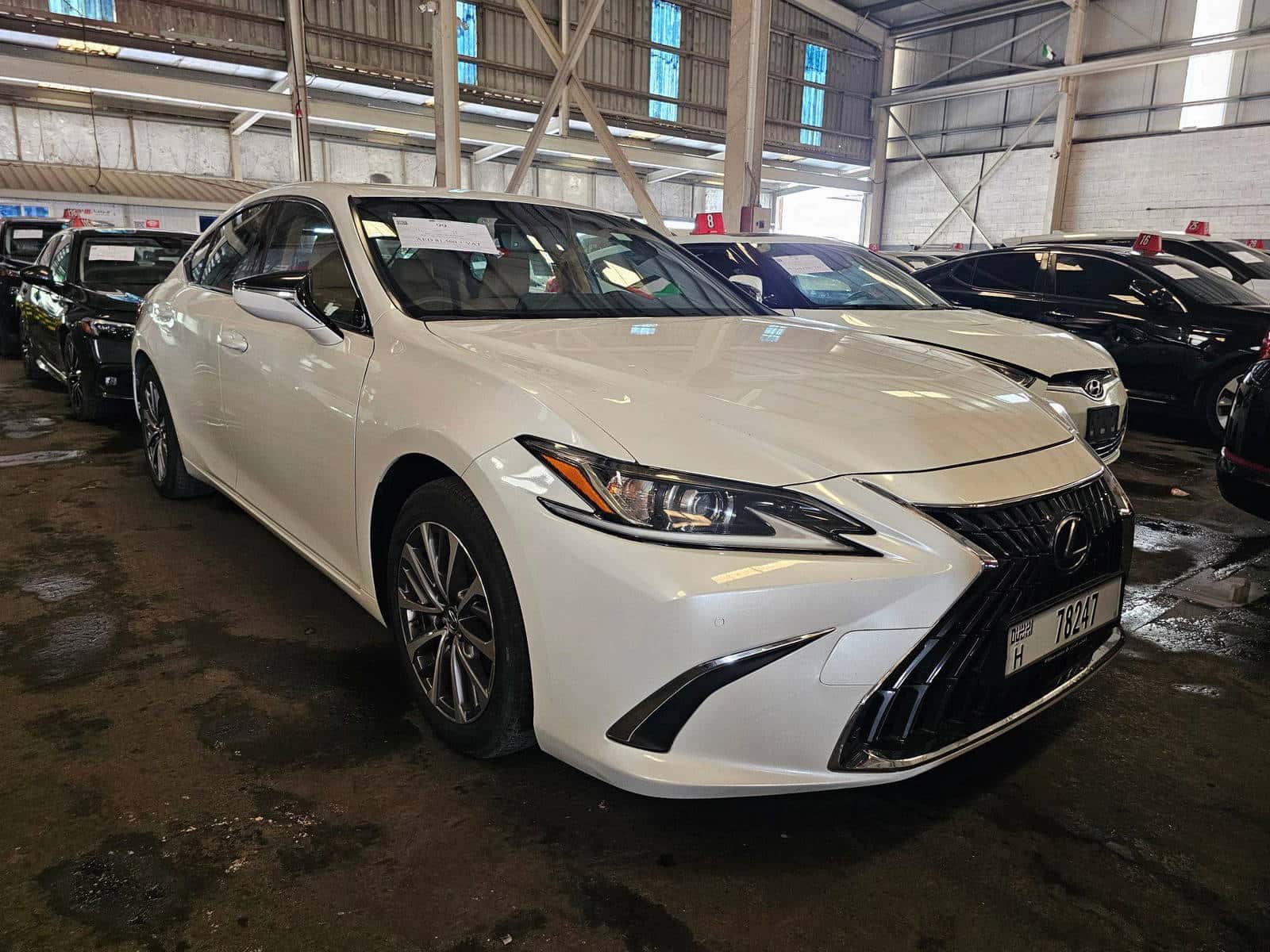 Lexus ES 300H 2023 thumbnail 2