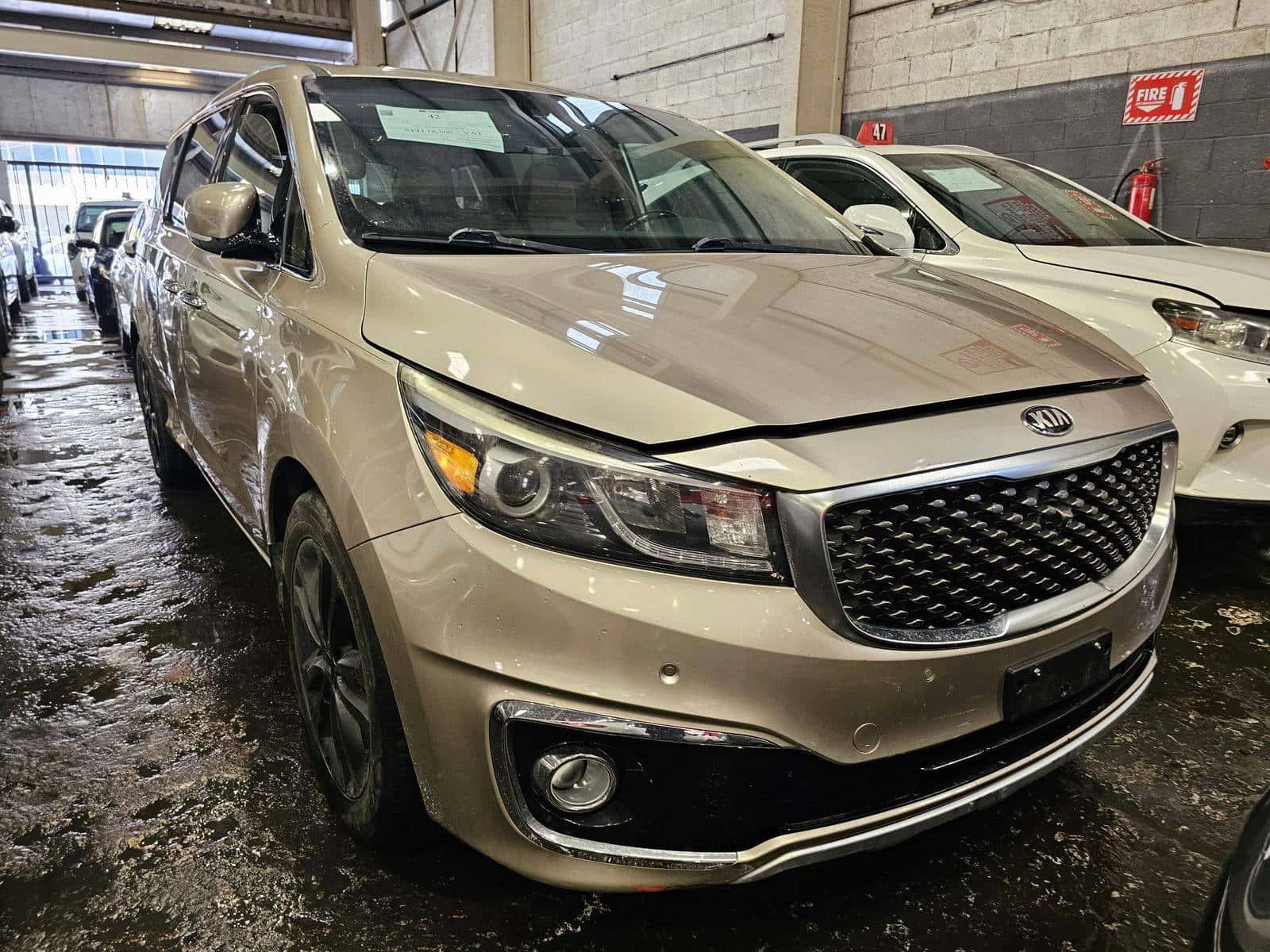 Kia Sedona 2015 thumbnail 2