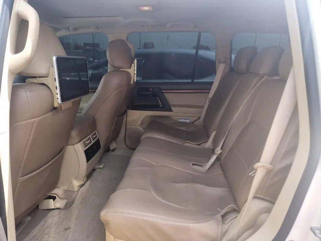 Toyota Land Cruiser 2017 thumbnail 6