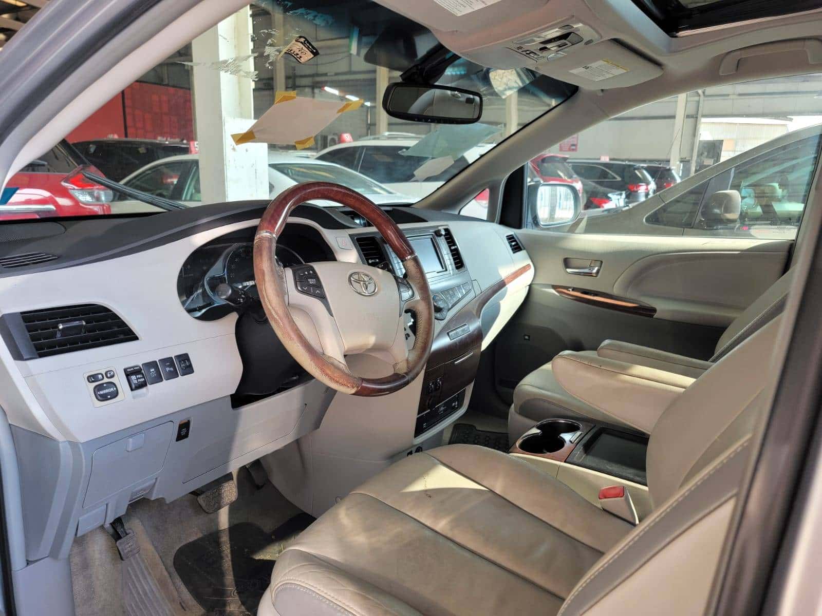 Toyota Sienna 2011 thumbnail 7