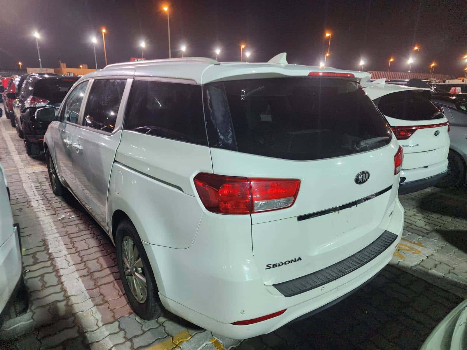 KIA SEDONA 2016 thumbnail 6