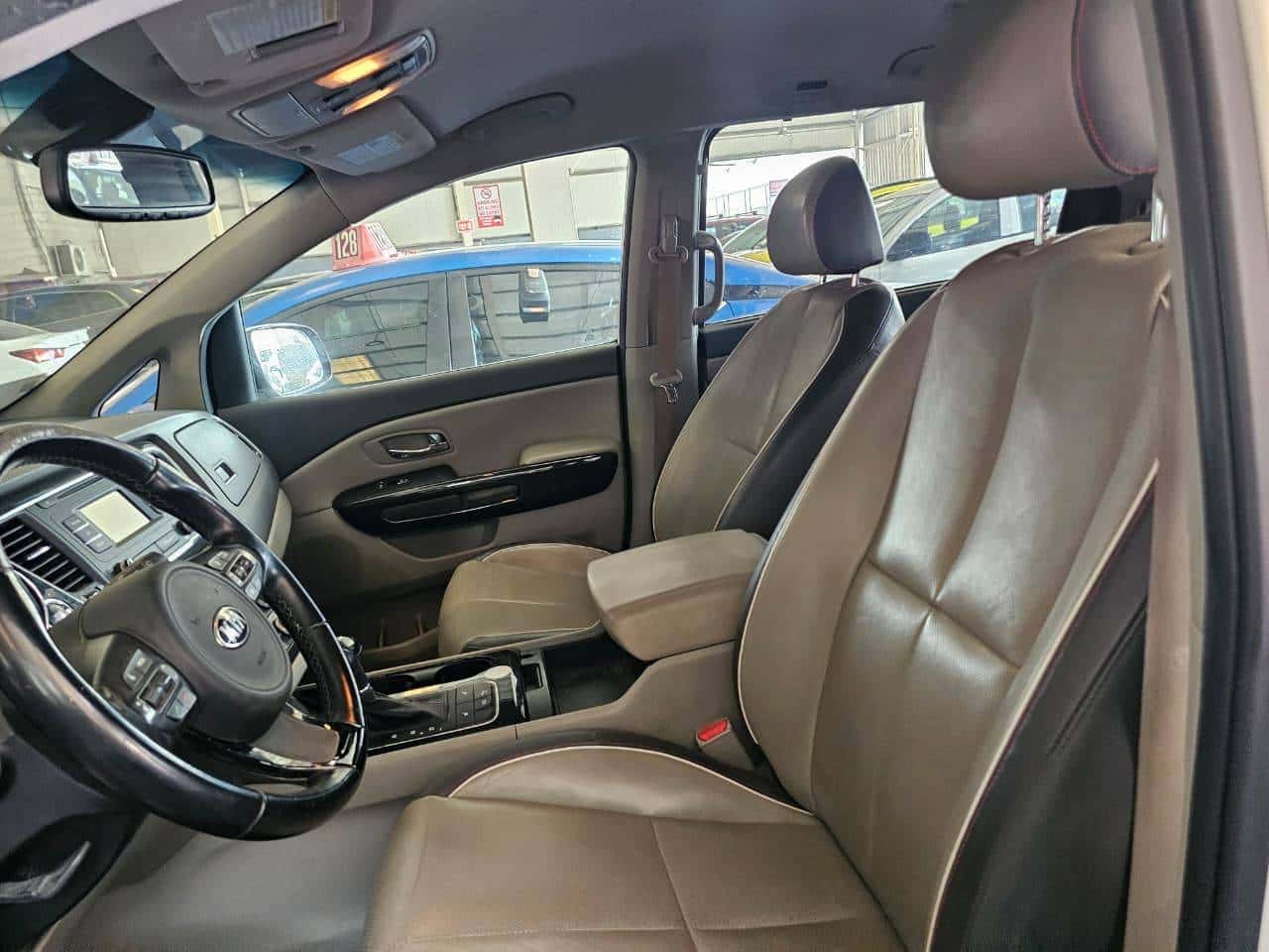 Kia Sedona 2016 thumbnail 7