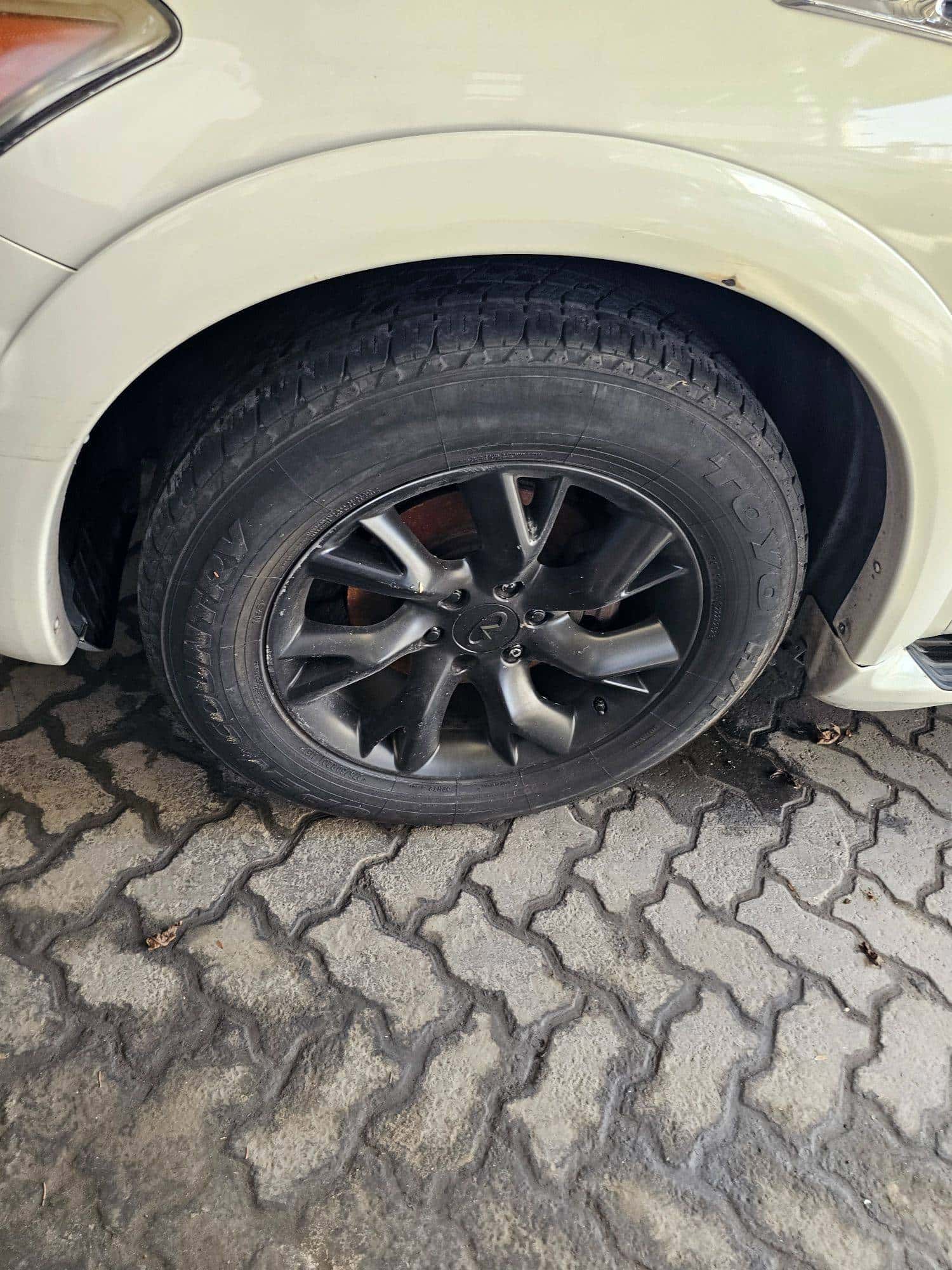 INFINITI QX56 2011 thumbnail 4