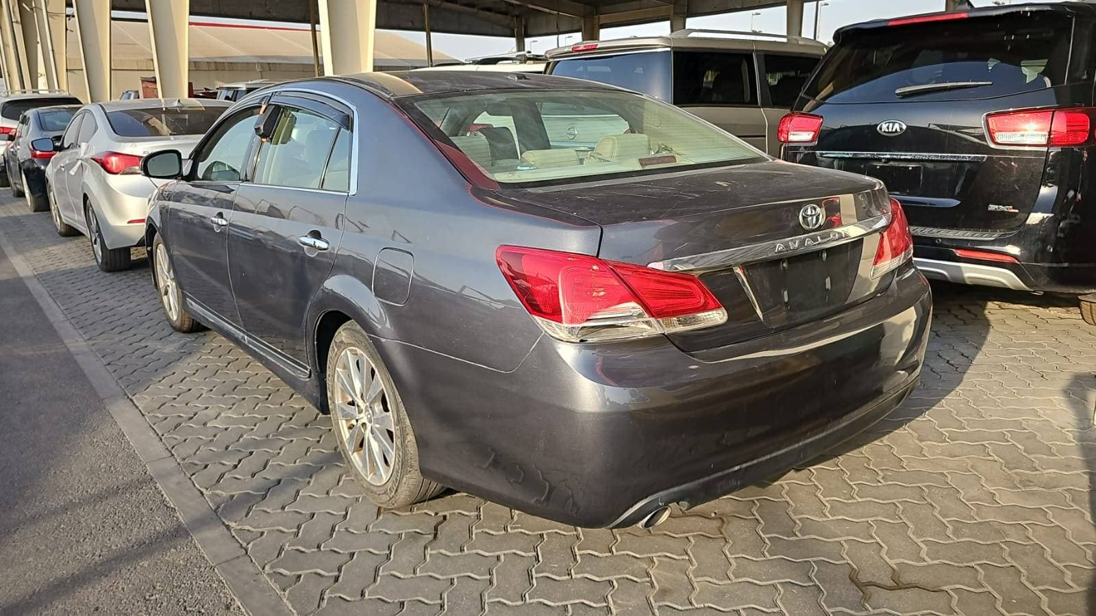 TOYOTA AVALON 2011 view 4