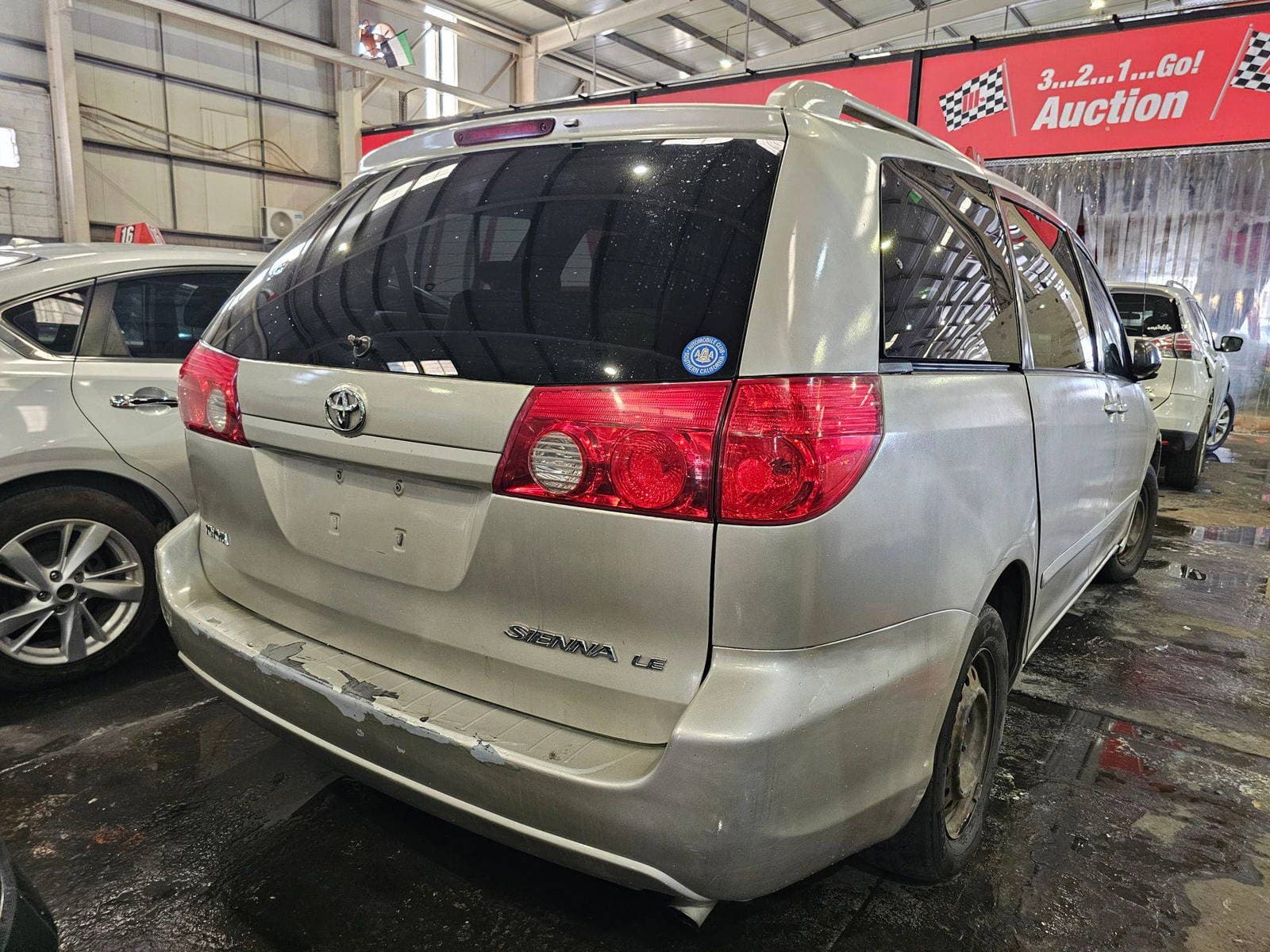 TOYOTA SIENNA 2009 view 2